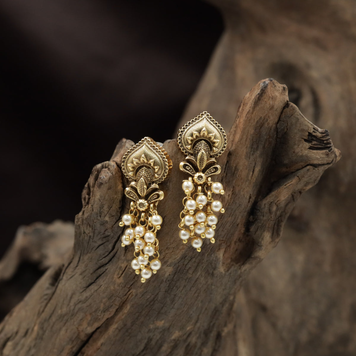 Leaf Crest Antique Stud with Pearl Cluster Fringe