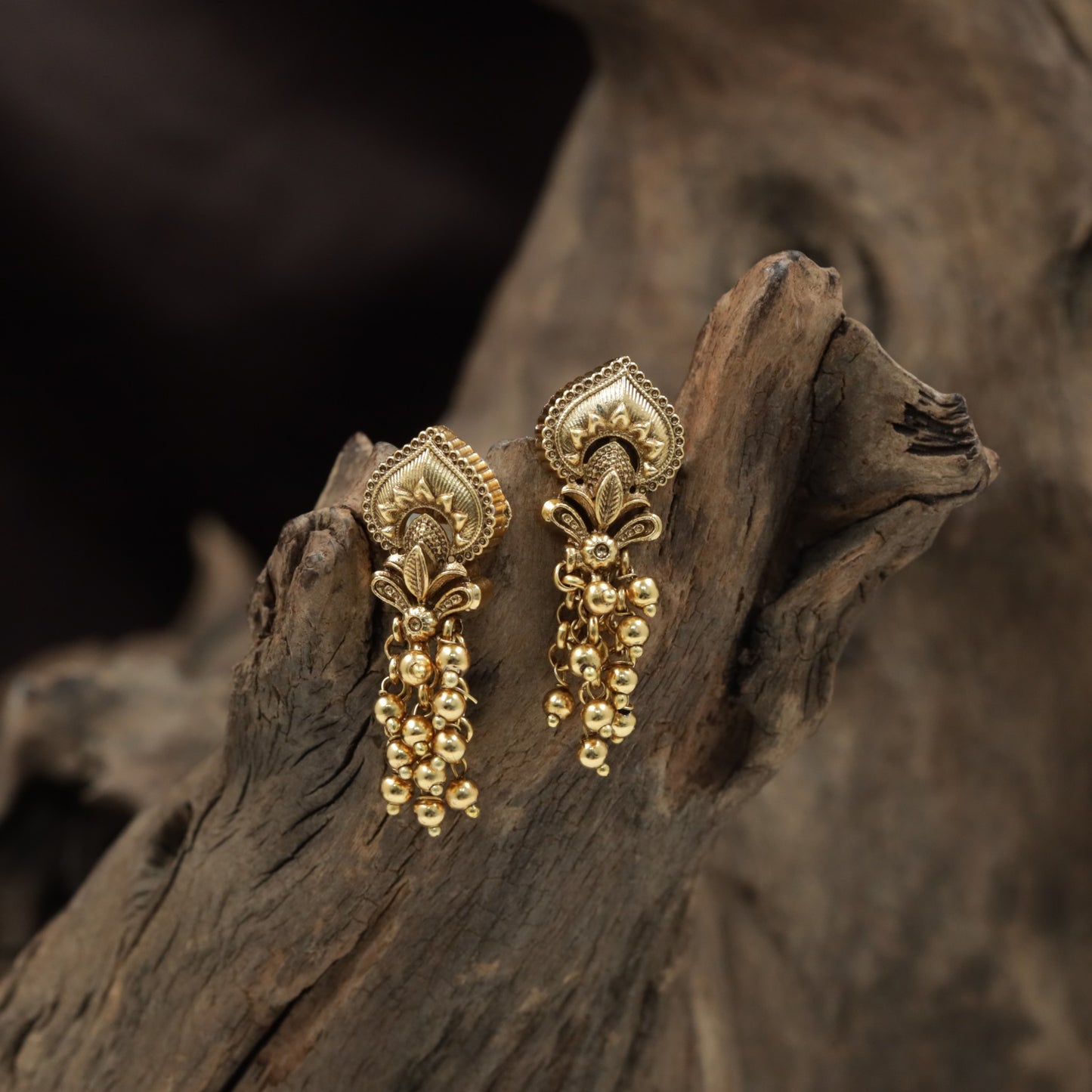 Leaf Crest Antique Stud with Pearl Cluster Fringe