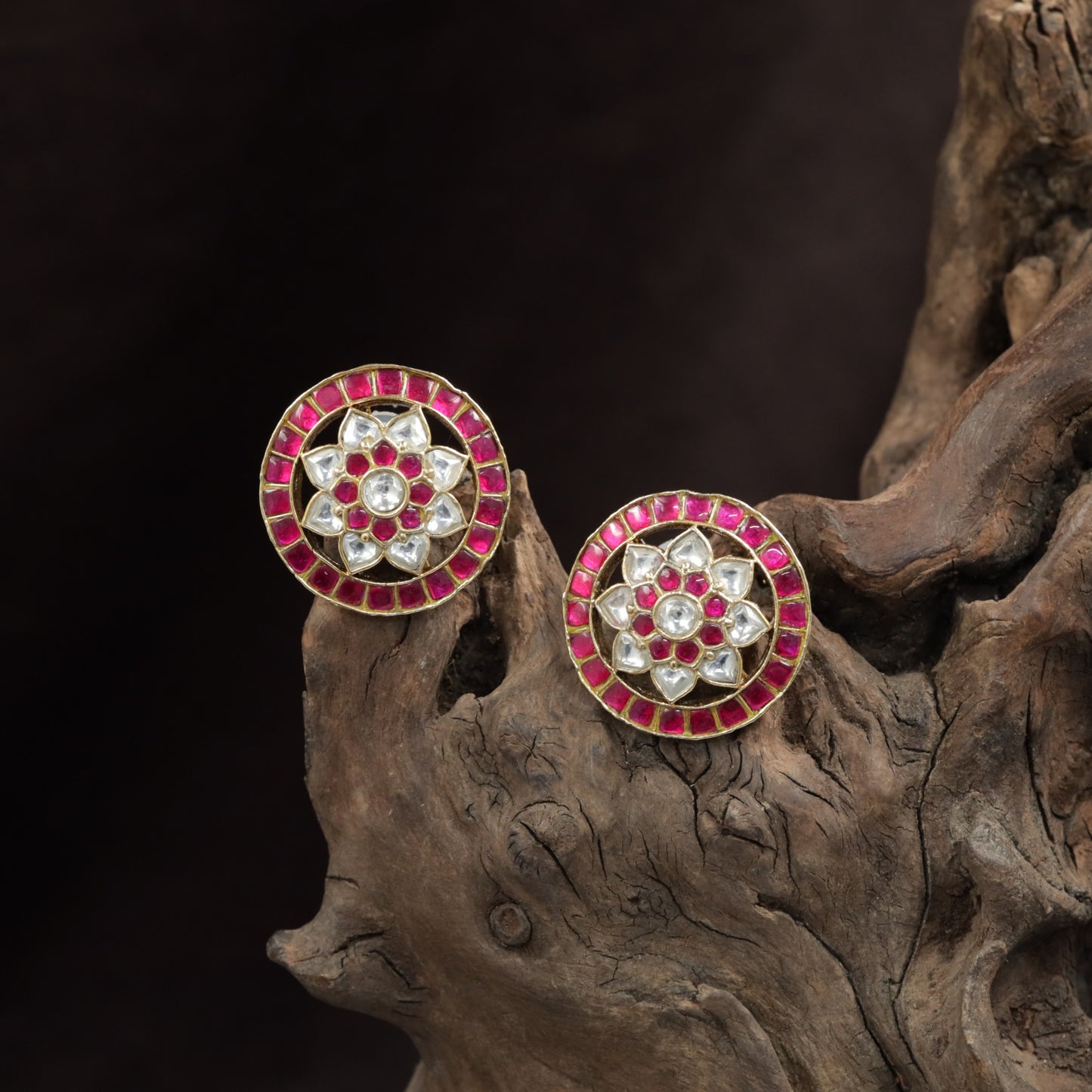 Traditional Floral Stud With Elegant Circular Border Finish