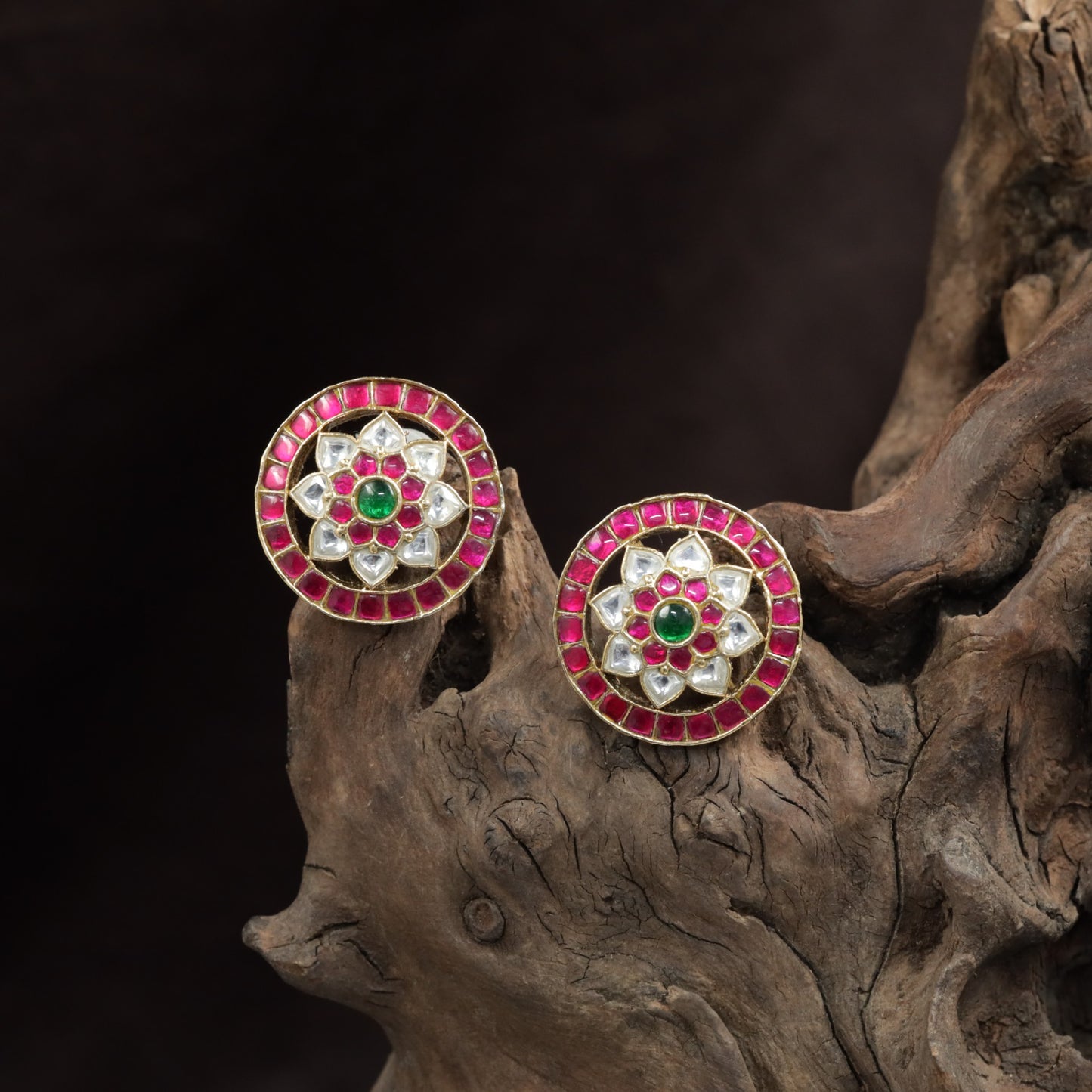 Traditional Floral Stud With Elegant Circular Border Finish