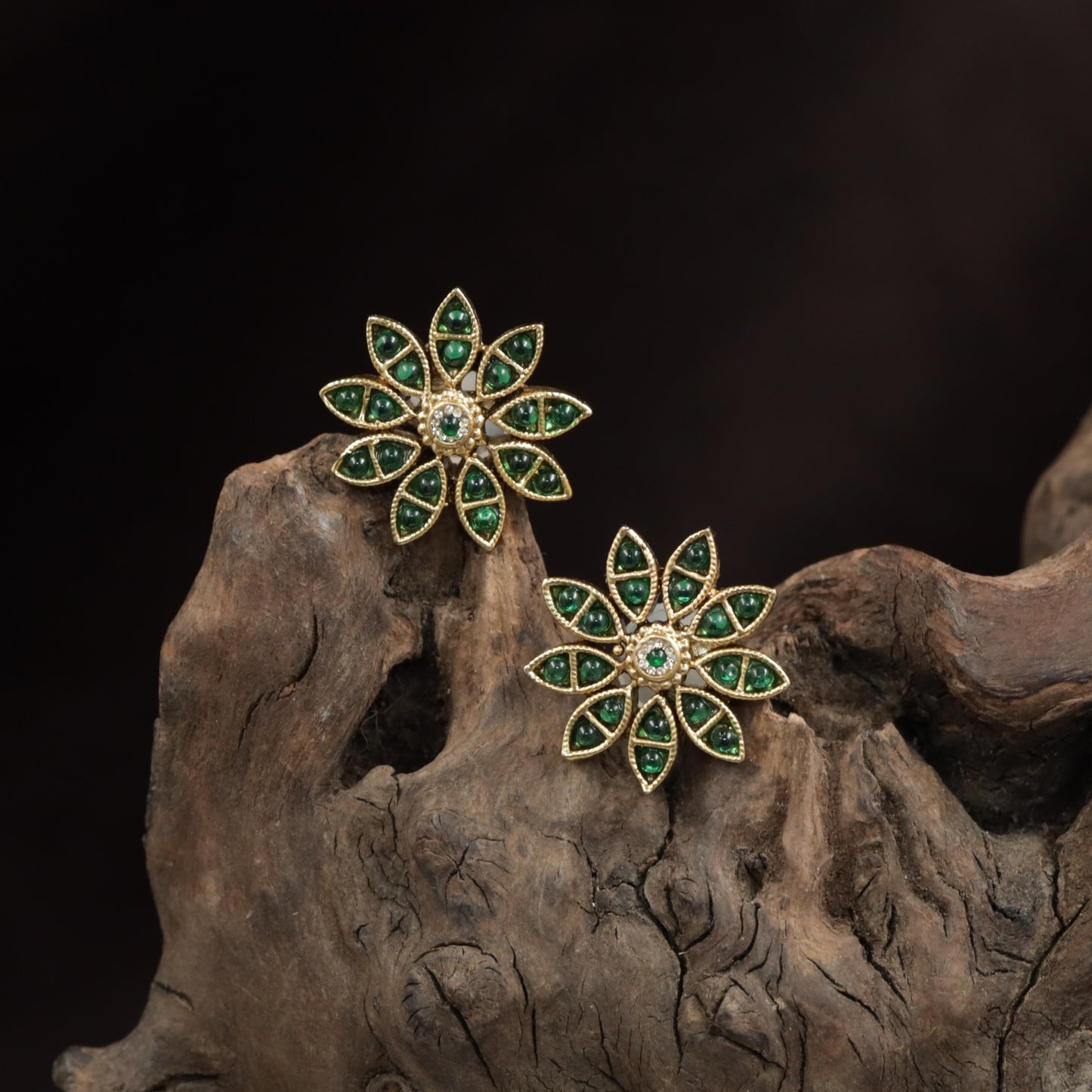 Premium Starburst Floral Stud With Defined Petal Structure