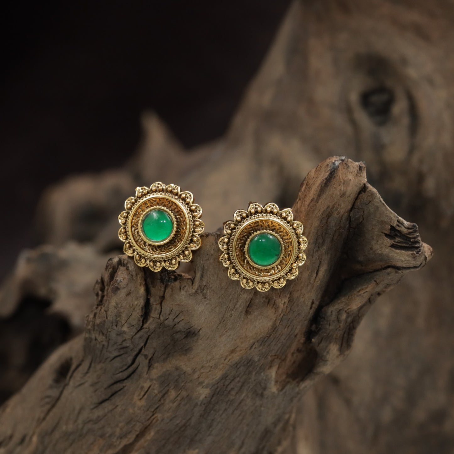 Premium Circular Antique Stud With Textured Halo Frame