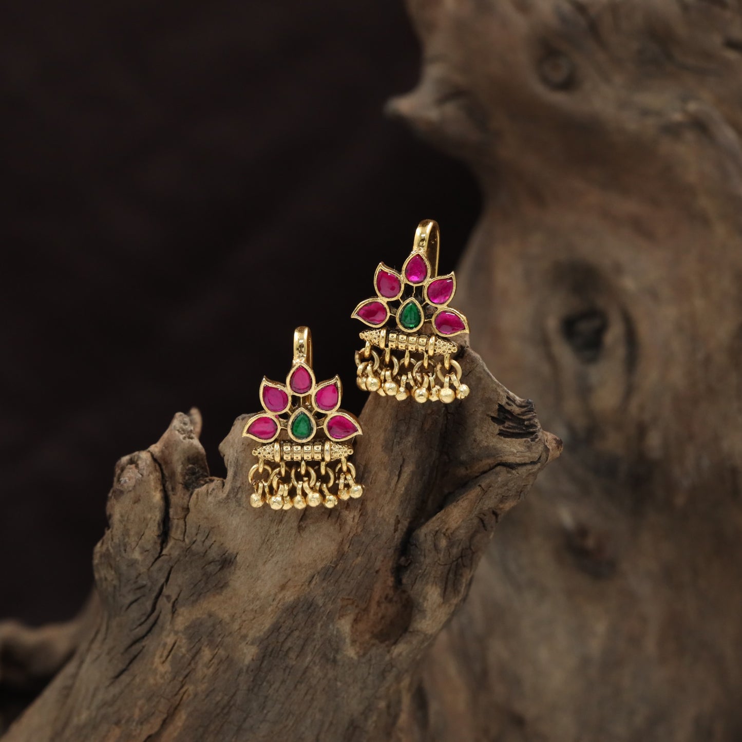 Symmetrical Floral Arrangement Creates a Distinctive Antique Bugadi