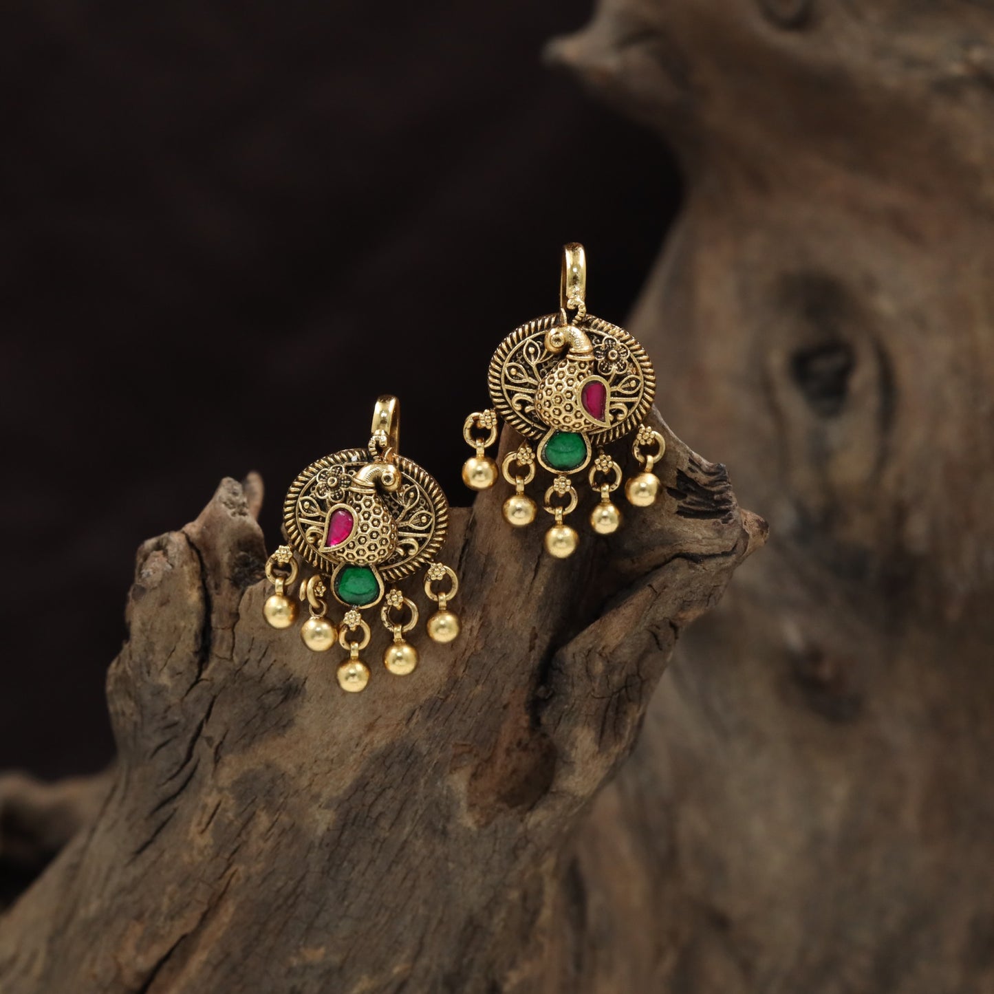 Detailed Peacock Centre with Circular Openwork Frame in an Antique Bugadi