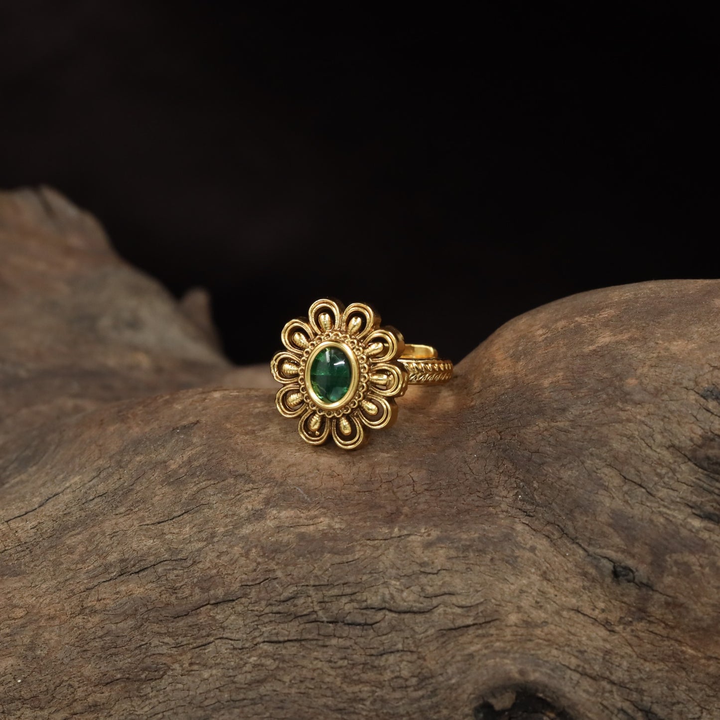 Floral Antique Finger Ring with Rounded Petal Frame and Oval Centre