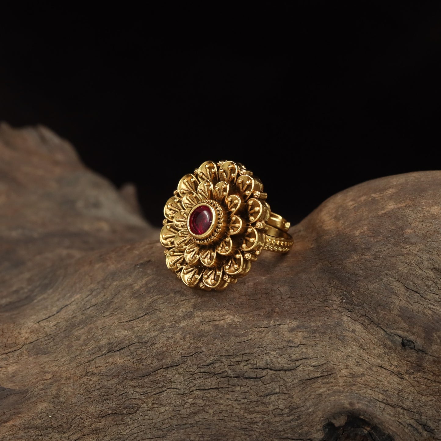 Detailed Flower Centre with Radiating Petals Antique Finger Ring