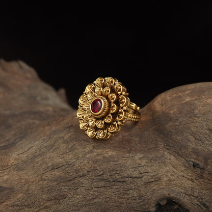 Detailed Flower Centre with Radiating Petals Antique Finger Ring
