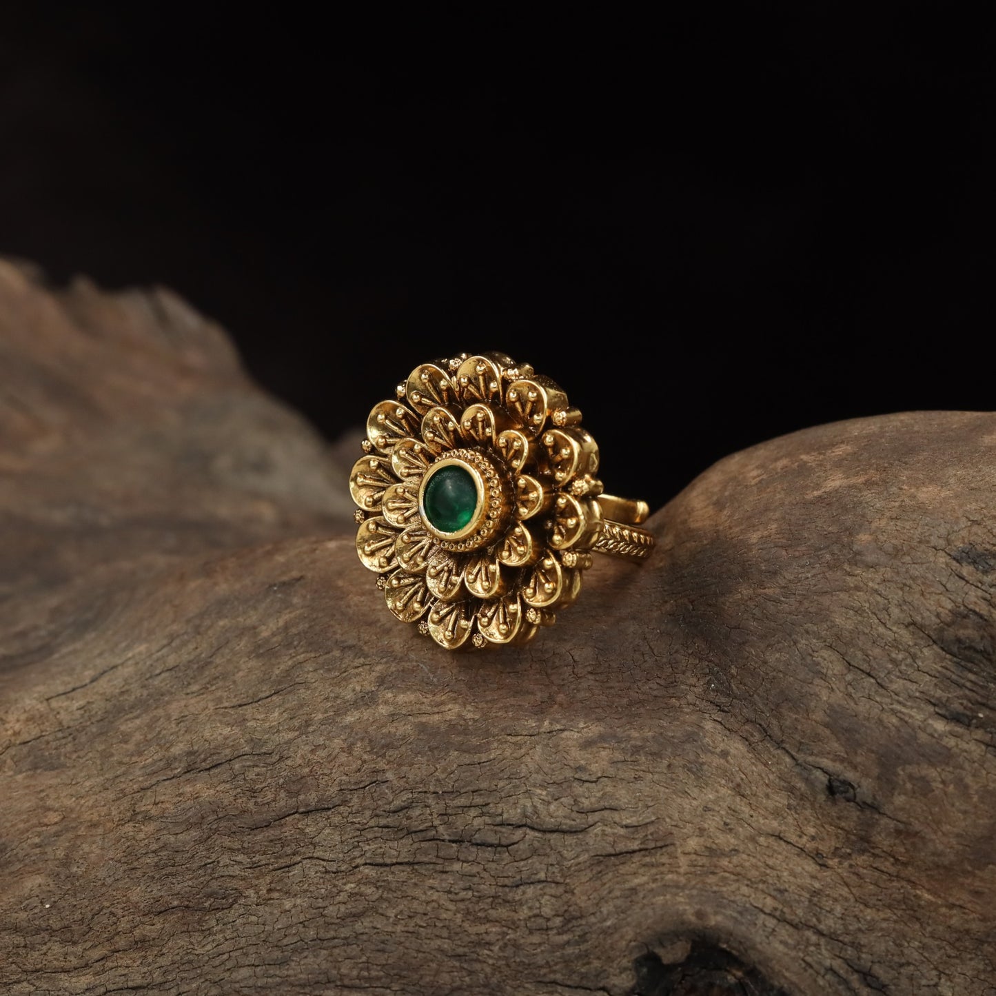 Detailed Flower Centre with Radiating Petals Antique Finger Ring