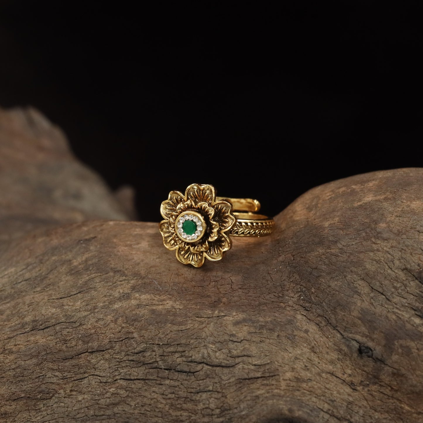 Floral Antique Finger Ring with Intricate Petal Work and Decorative Centre