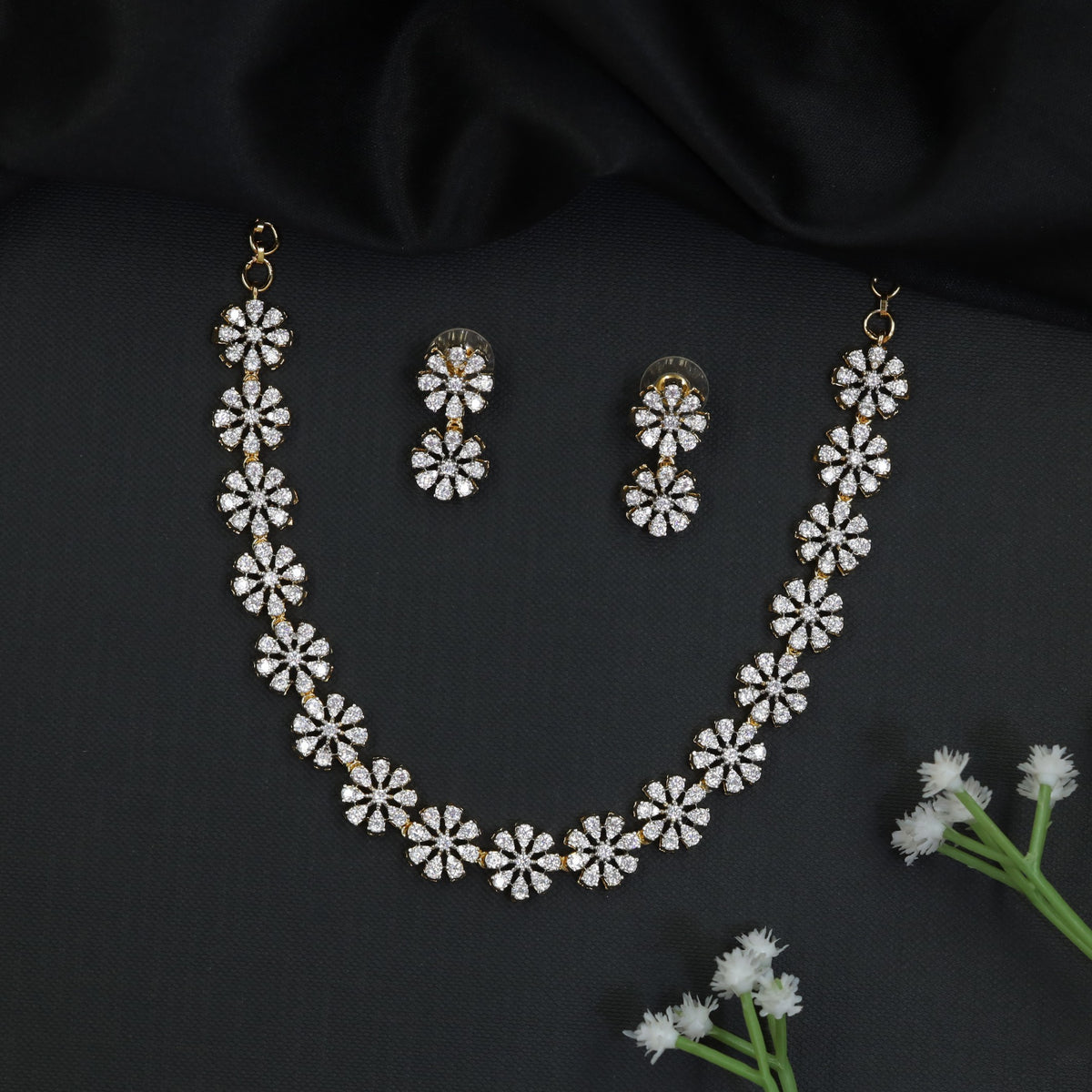 GJ Six-Petal Floral Necklace Set