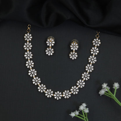 GJ Six-Petal Floral Necklace Set