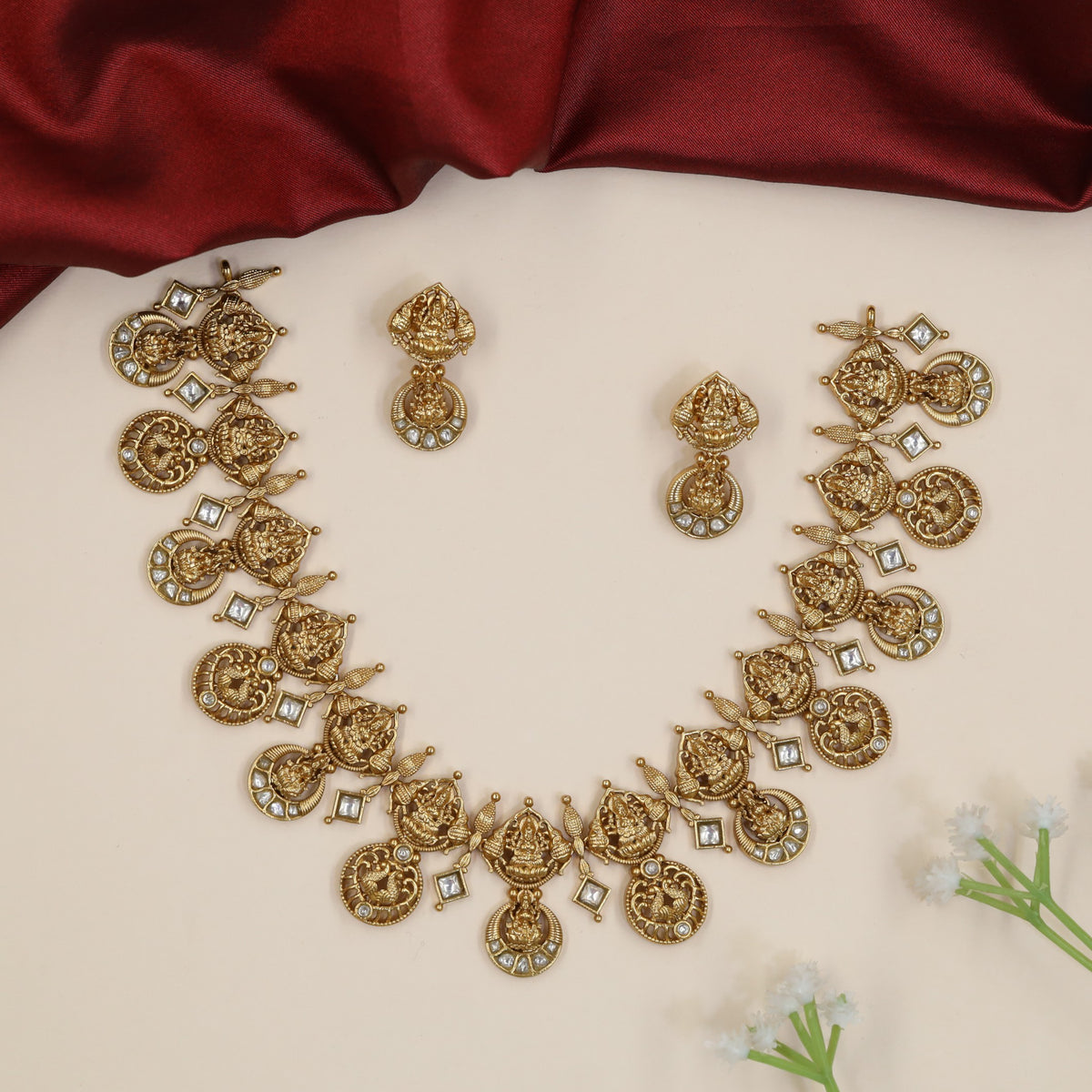 Bridal Jadau Necklace with Repeated Round Panels