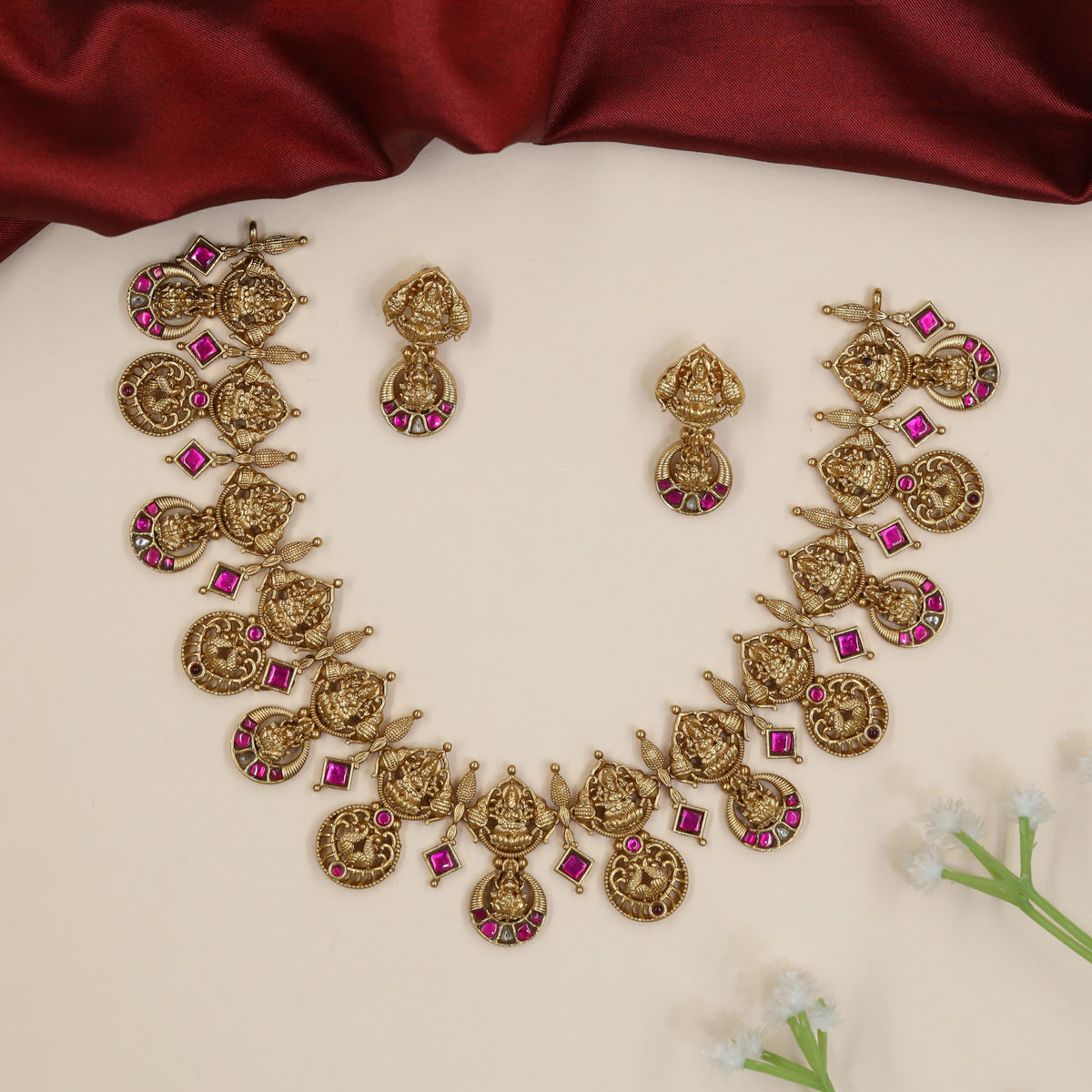 Bridal Jadau Necklace with Repeated Round Panels