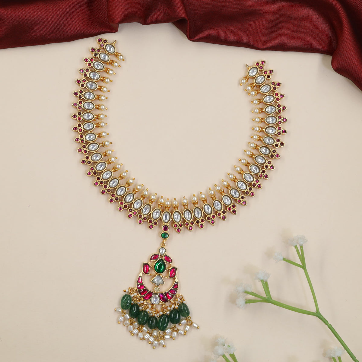 Jadau Oval Link Necklace with Cascading Pendant