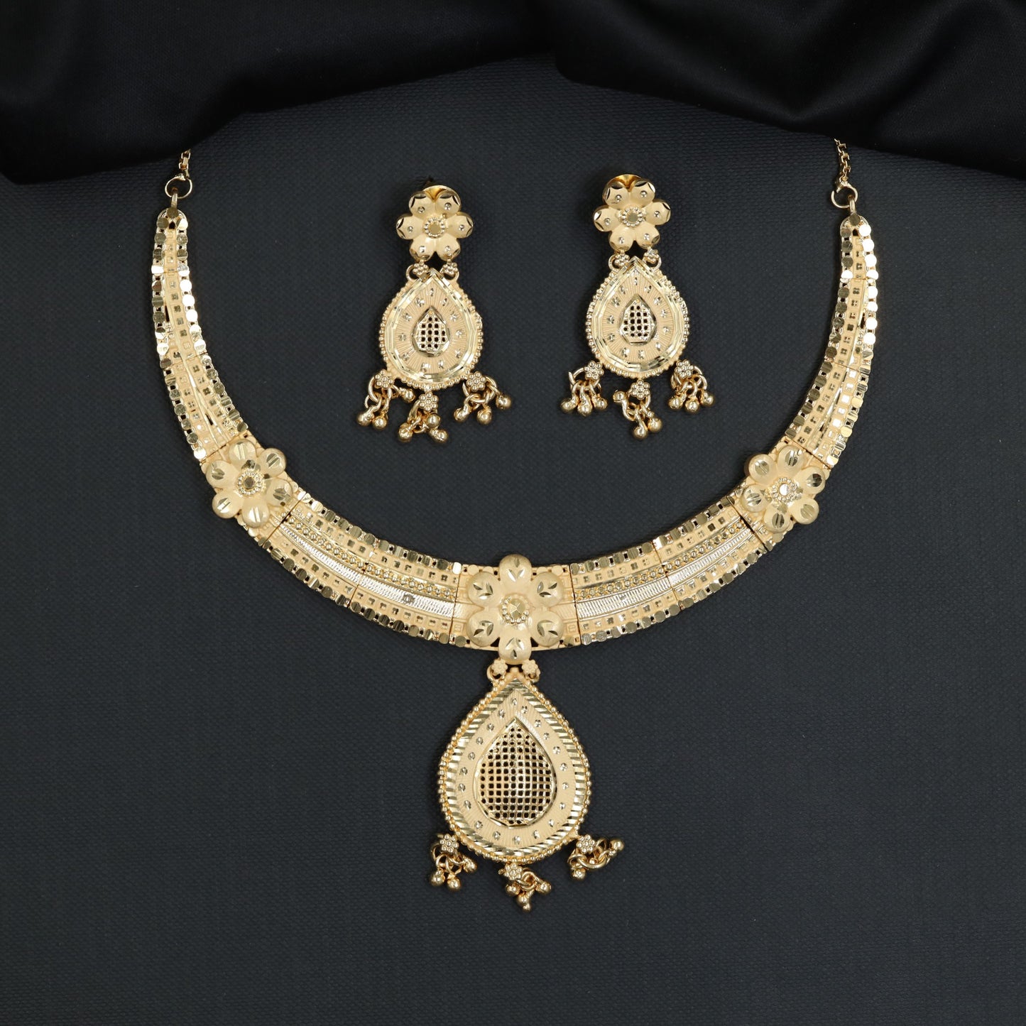 Royal celebration Forming Necklace adorned with dangling ghungroo beads
