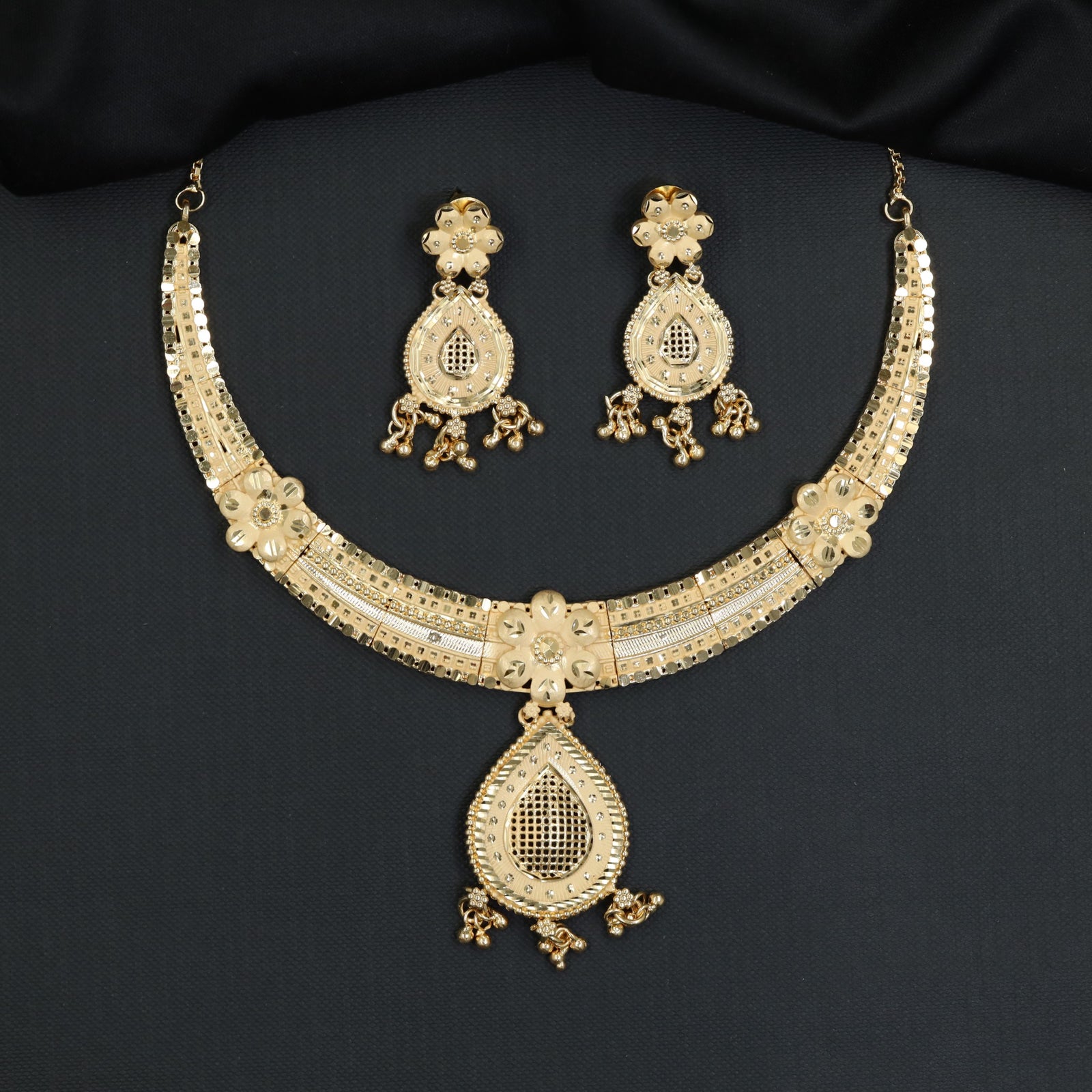 Royal celebration Forming Necklace adorned with dangling ghungroo beads
