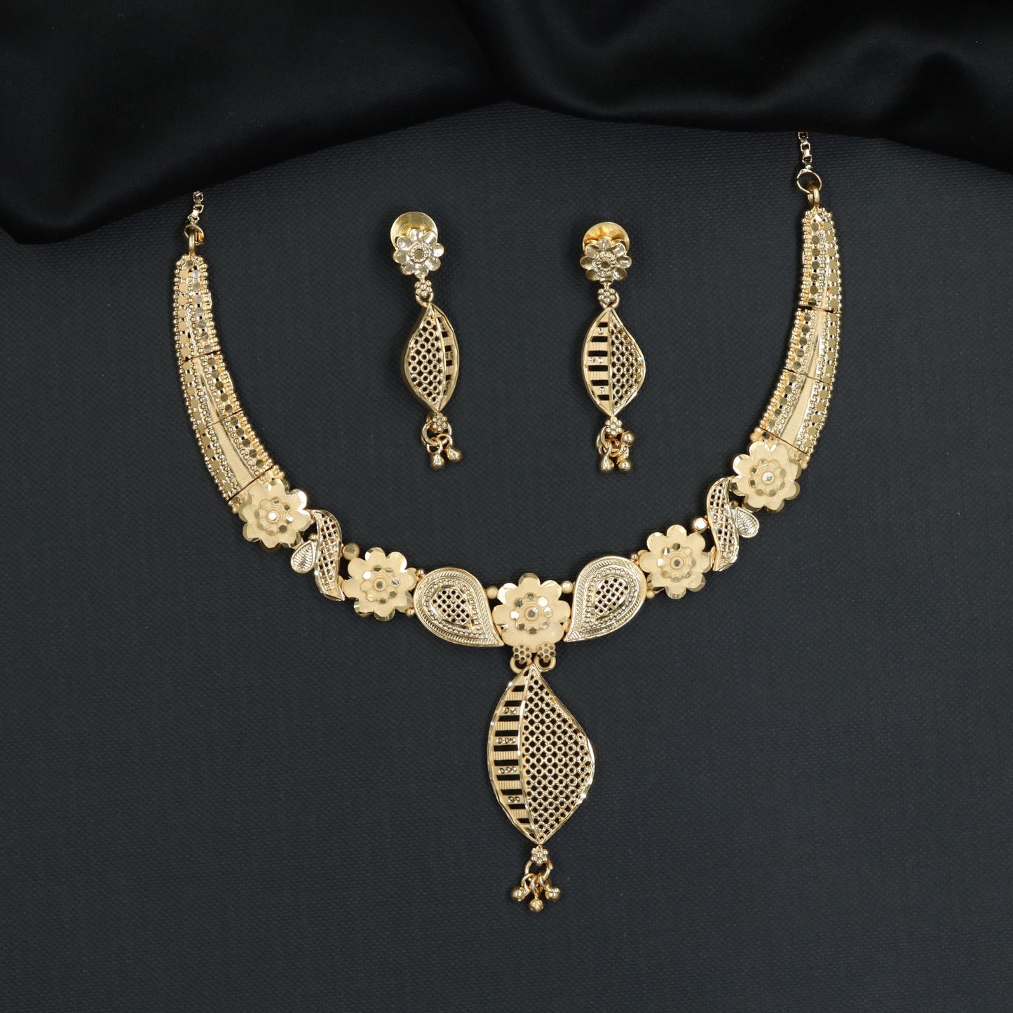 Masterpiece occasion wear Forming Necklace set with dangling accents