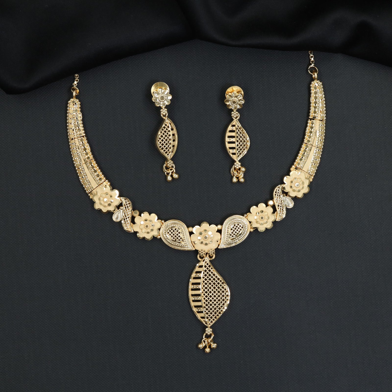 Masterpiece occasion wear Forming Necklace set with dangling accents