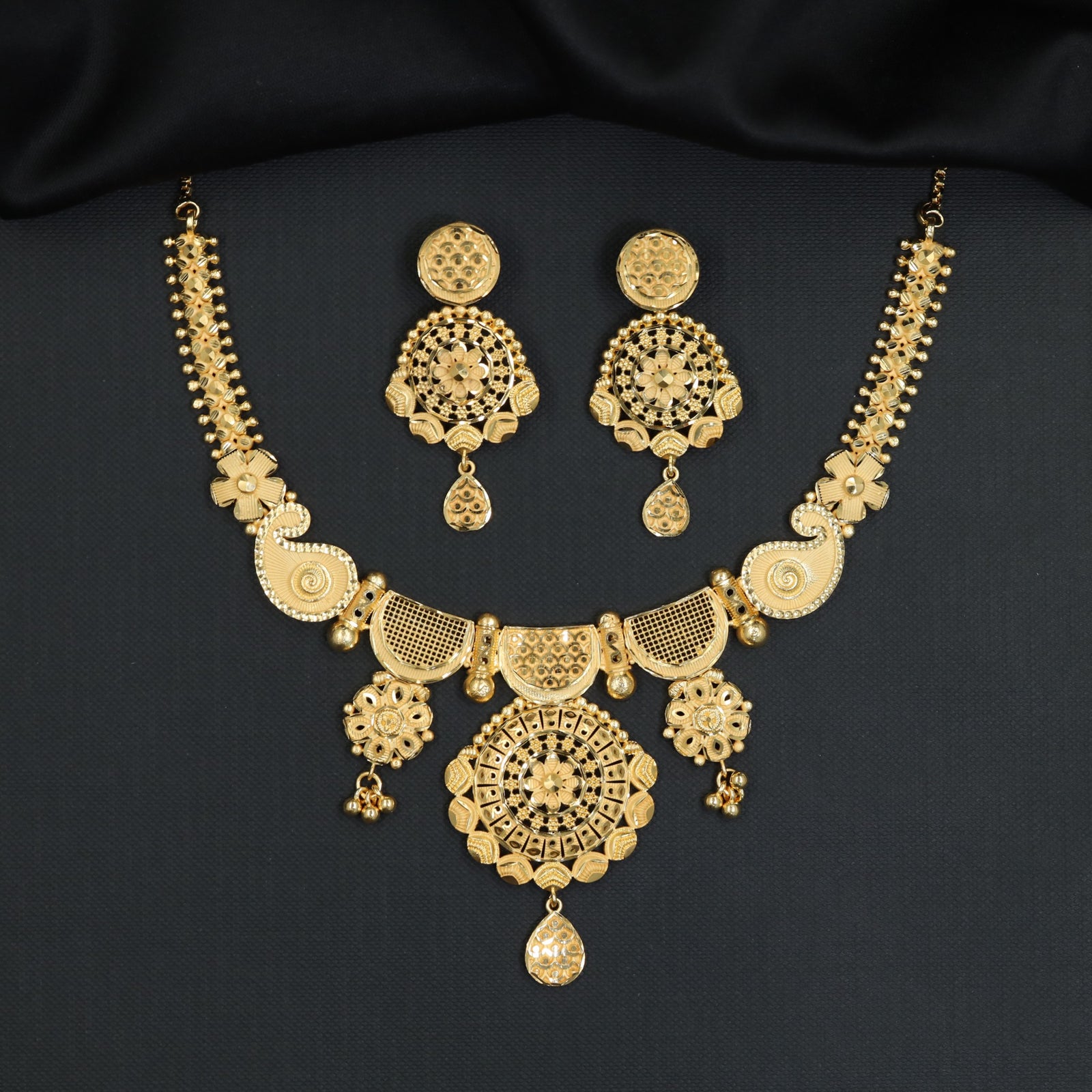 Timeless heritage Forming Necklace with suspended bead cluster accents