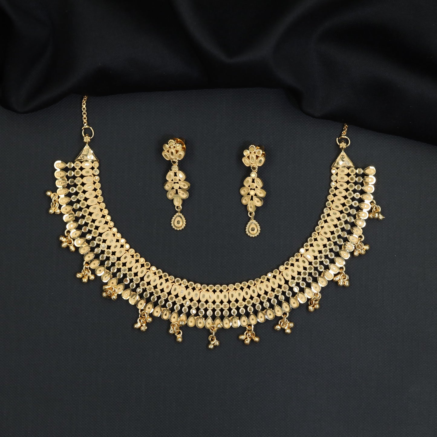 Classical collar style Forming Necklace featuring petal filigree motifs