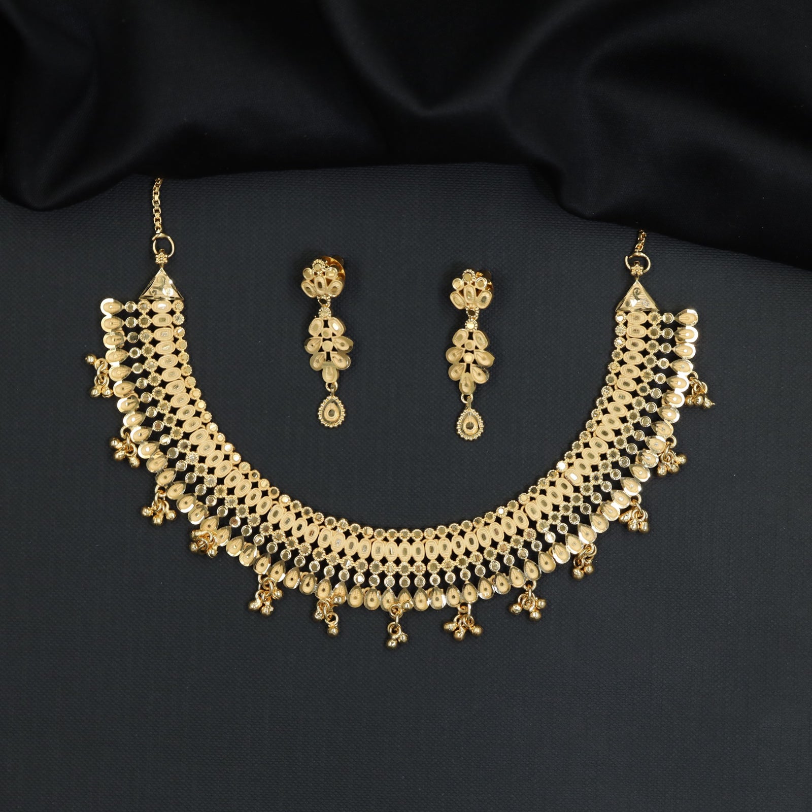 Classical collar style Forming Necklace featuring petal filigree motifs