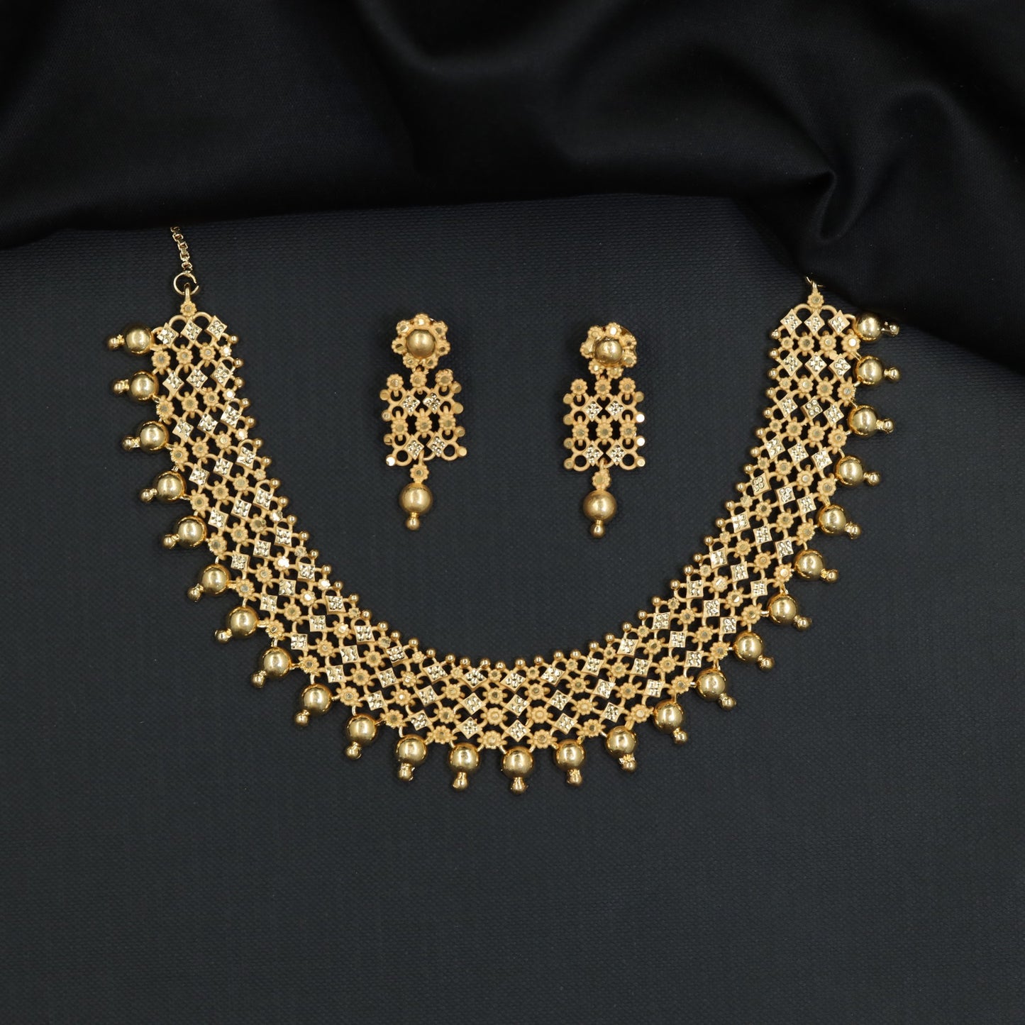 Royal celebration Forming Necklace adorned with dangling golden beads