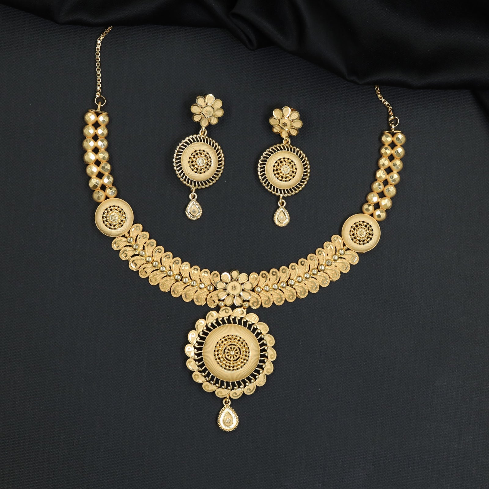Classical collar style Forming Necklace featuring floral filigree details