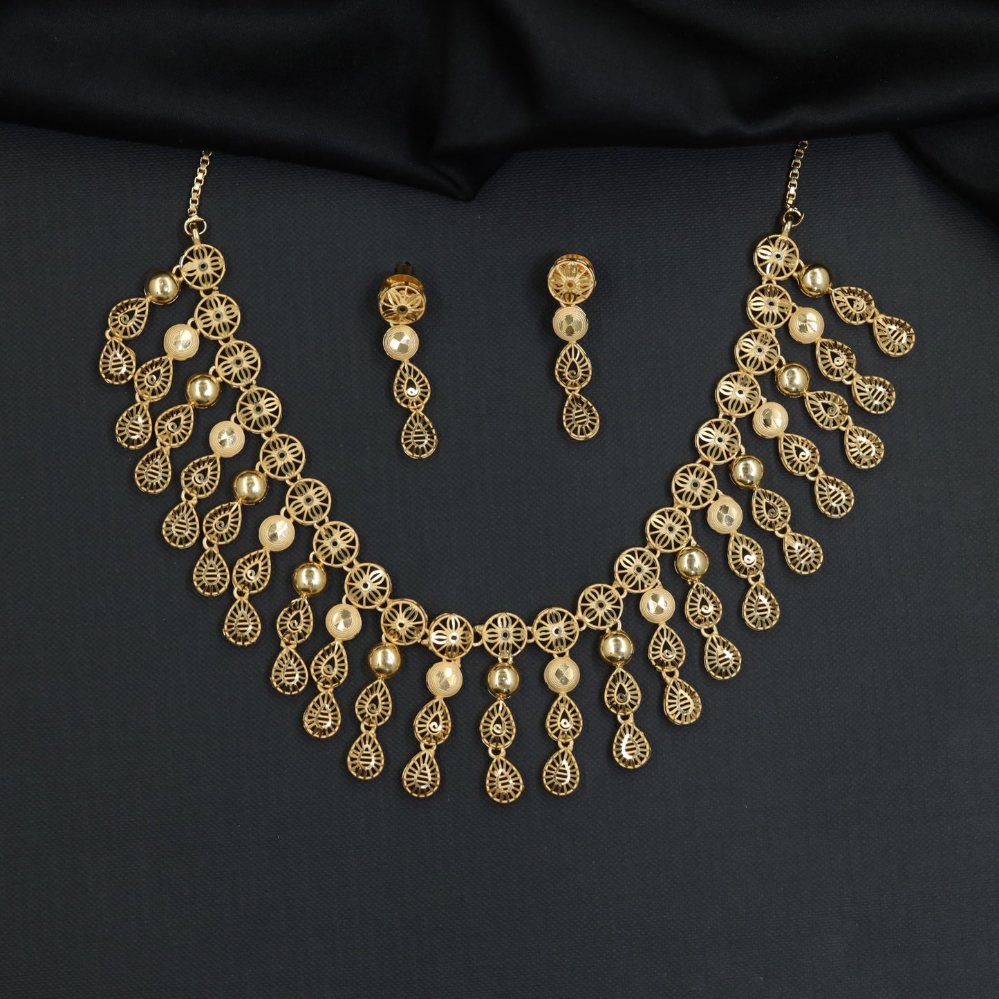 Broad fringe silhouette Forming Necklace accompanied by matching ear drops