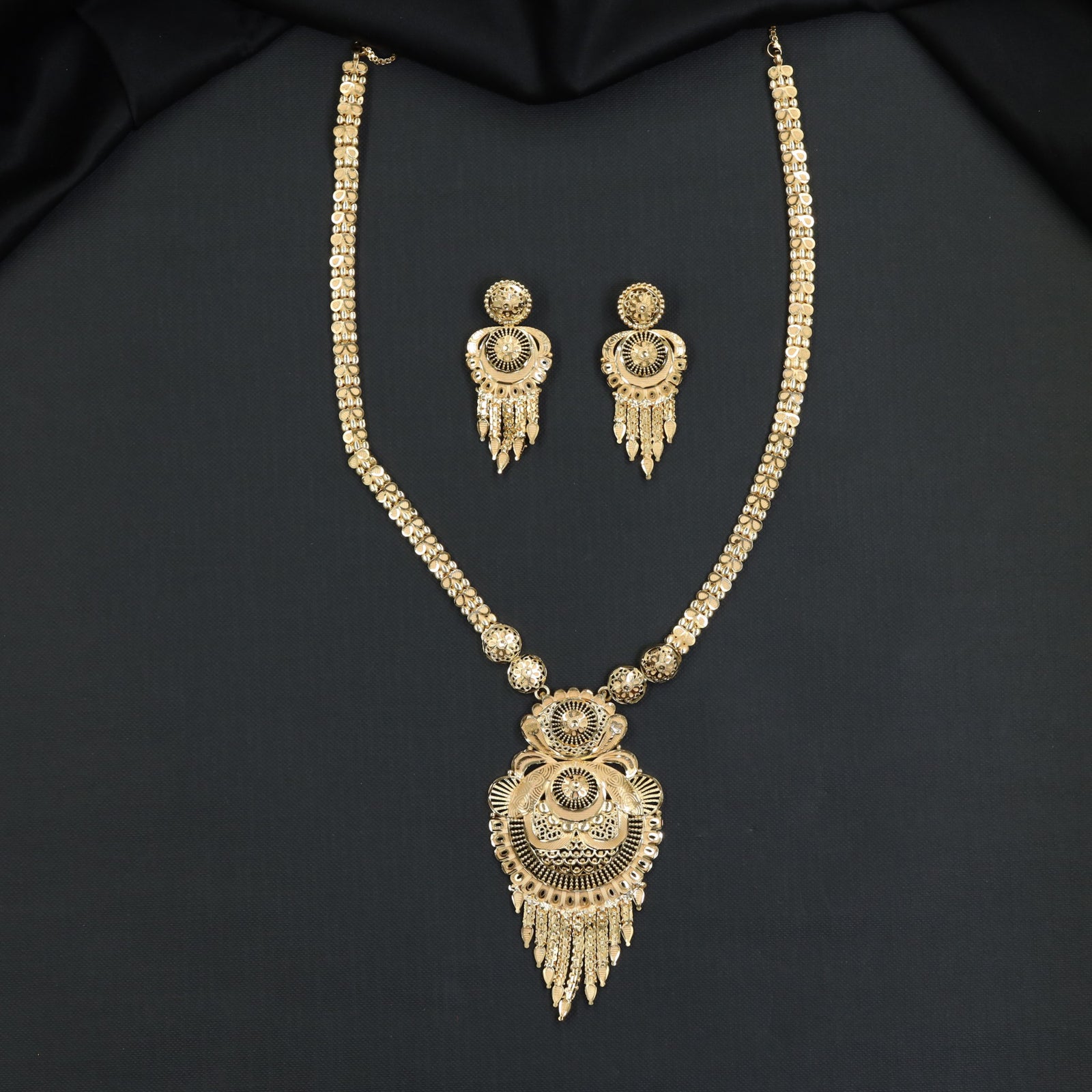South Asian bridal Forming Long Haara complemented by dangling tops