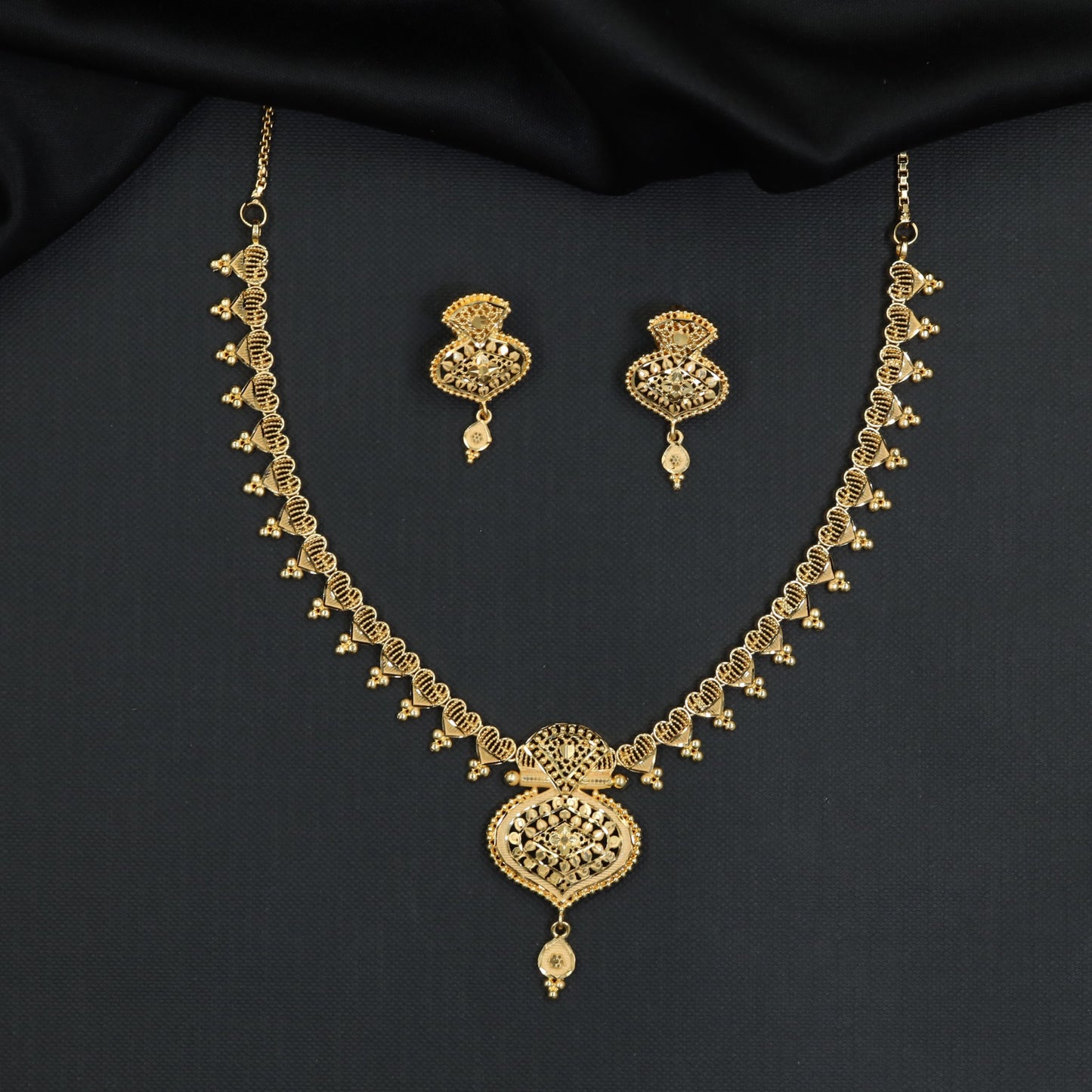 Lightweight ethnic Forming Necklace for ceremonial wear