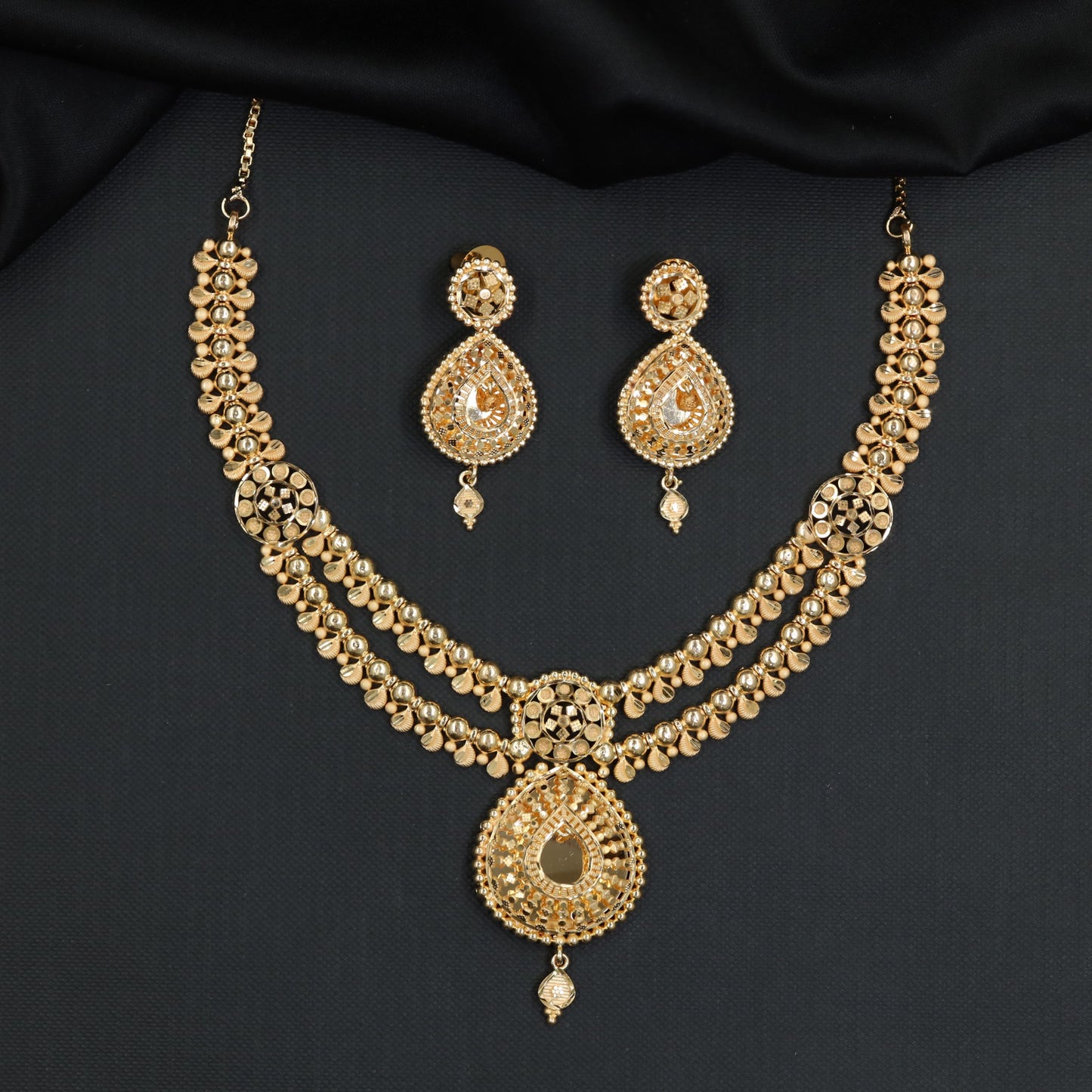 Elegant artisan crafted Forming Necklace set for festive wear