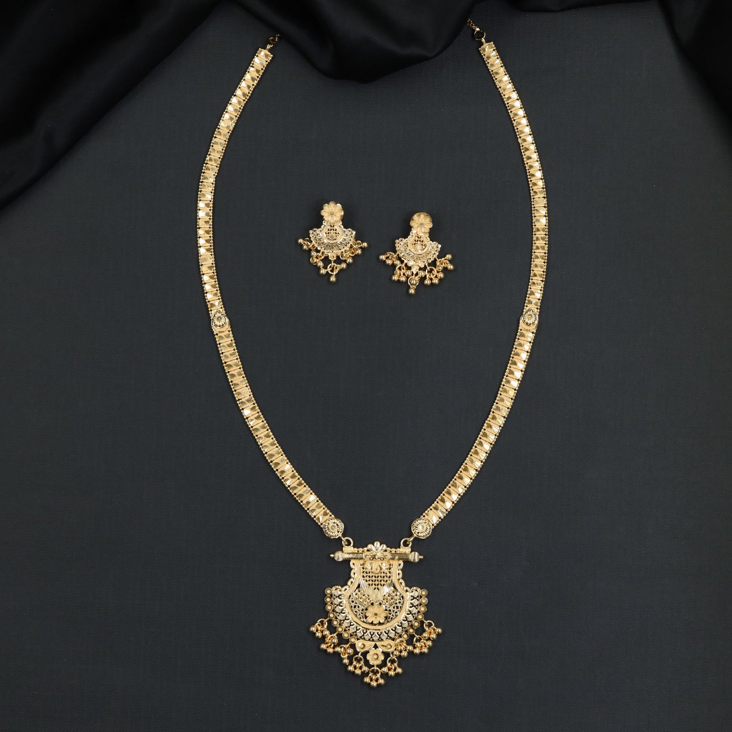 Iconic forming long haara showcasing sculpted filigree brilliance