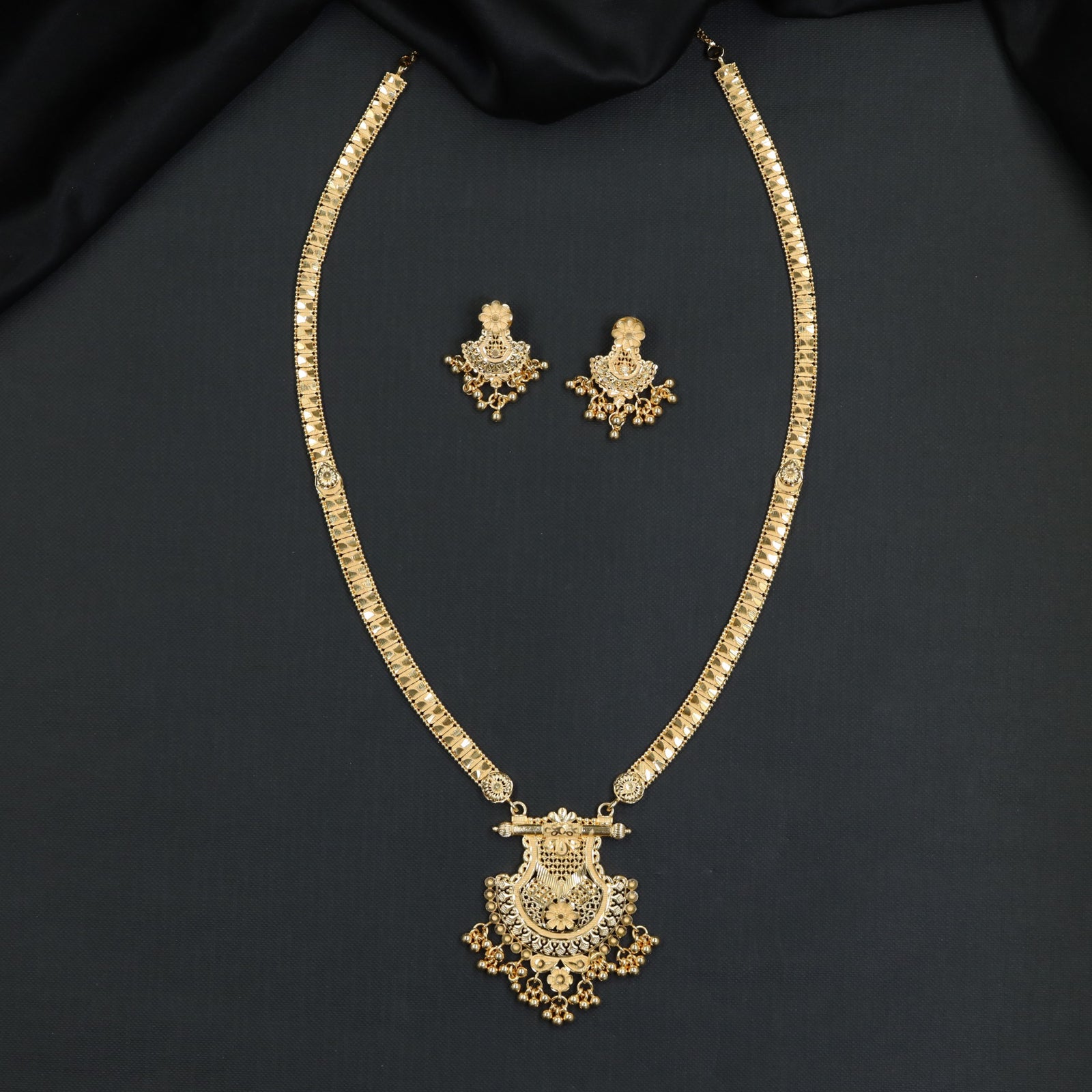 Iconic forming long haara showcasing sculpted filigree brilliance