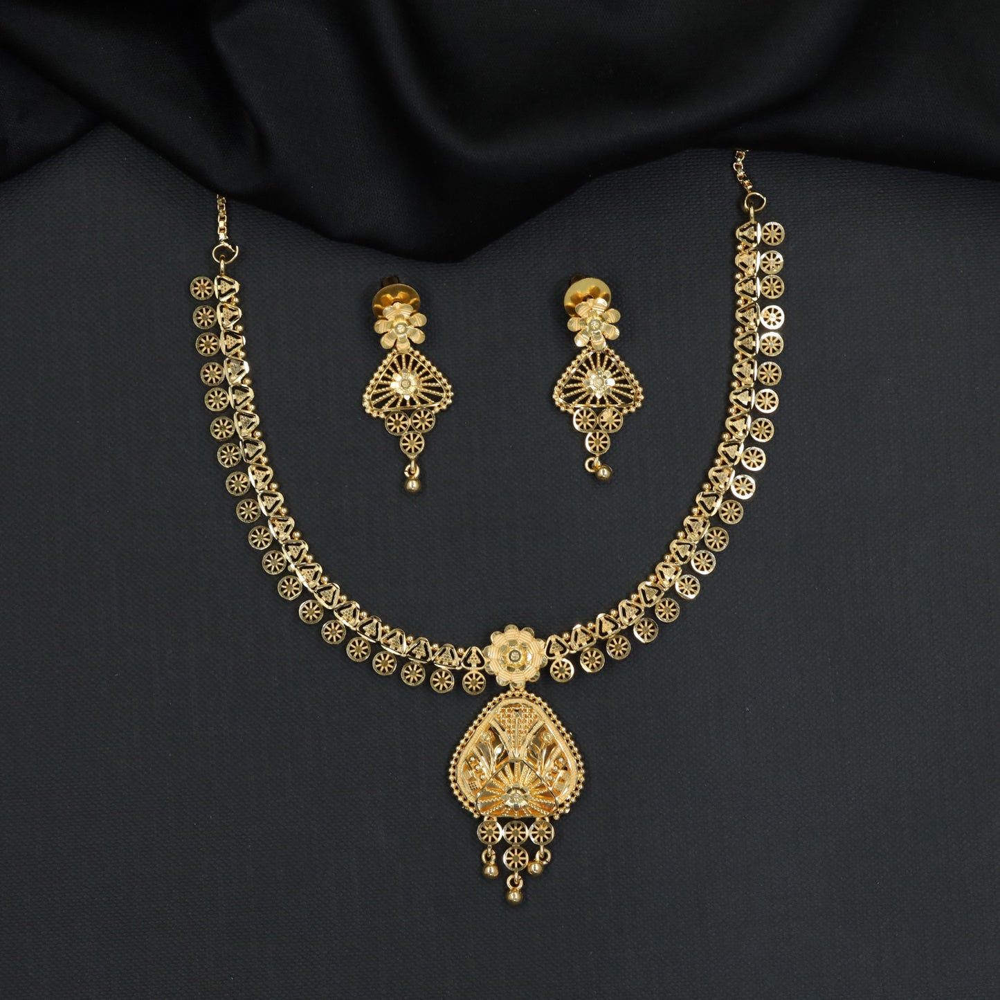 Intricate floral detailing with a pointed openwork centre pendant