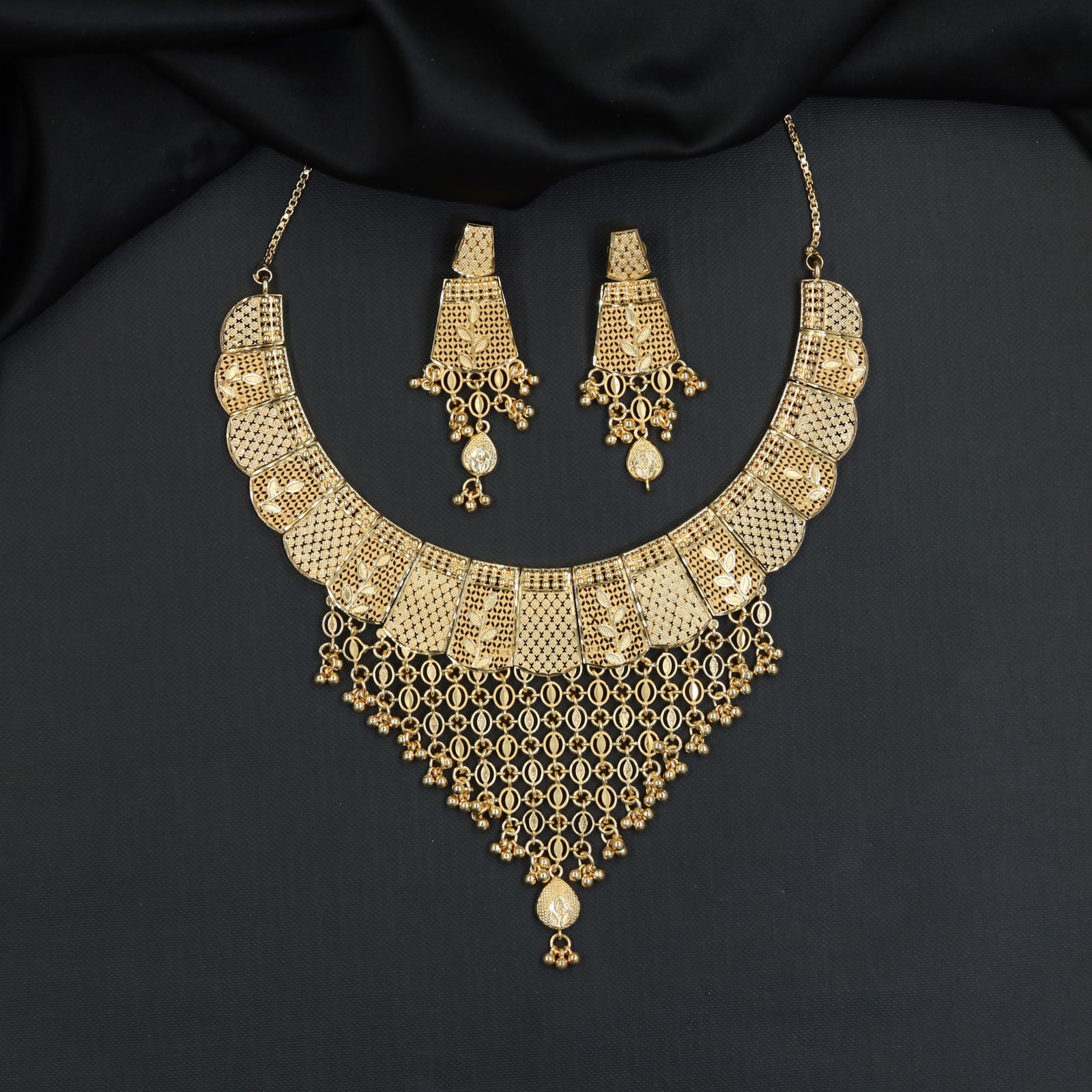 Distinctive segmented work flowing into a circular cascade in a Forming Necklace
