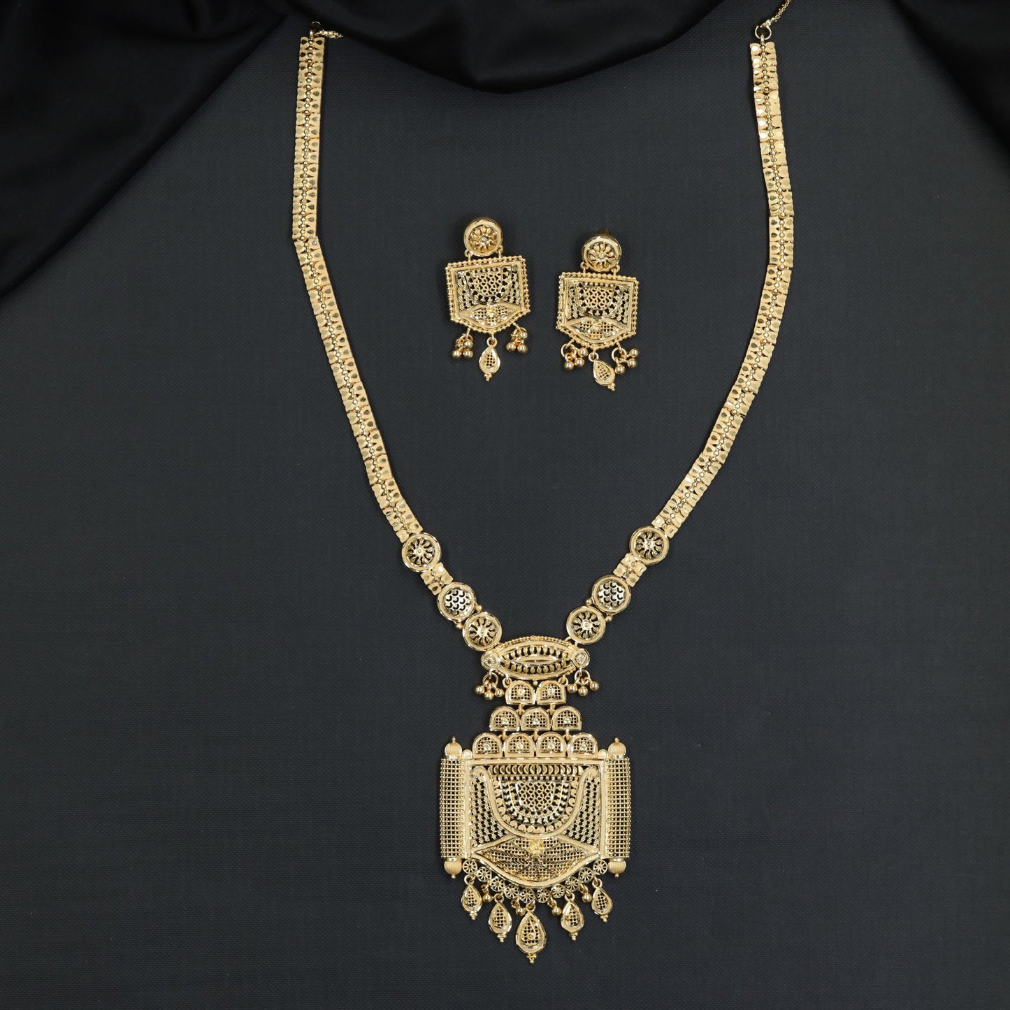 Architectural Pendant Craft with Structured Linkwork Long Haara