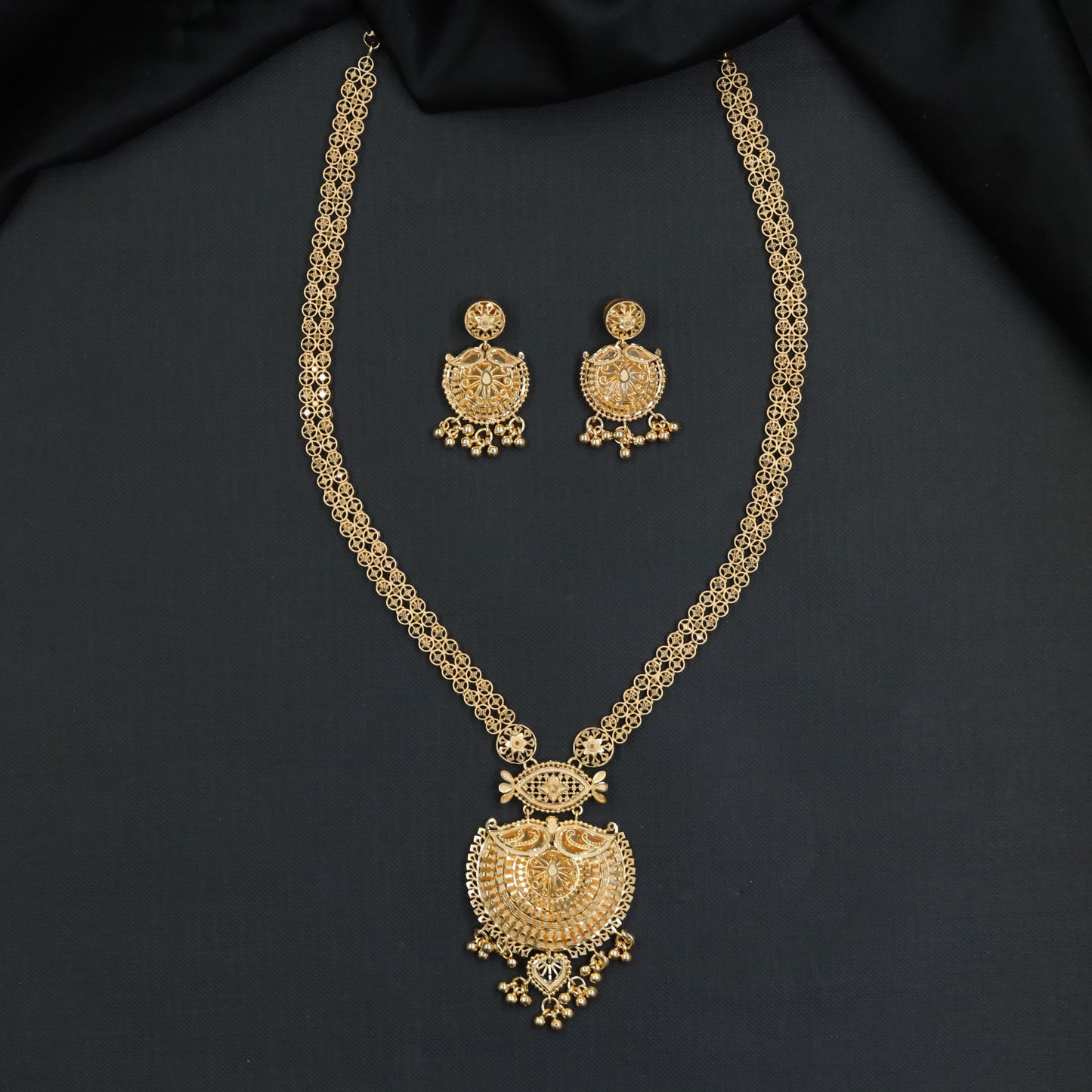 Refined Ringwork Strands with a Radiating Centrepiece Long Haara