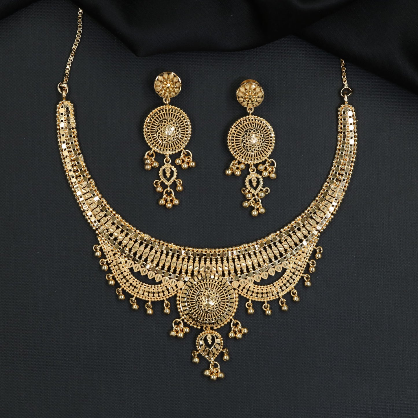 Decorative Rosette Border with Structured Mesh Forming Necklace