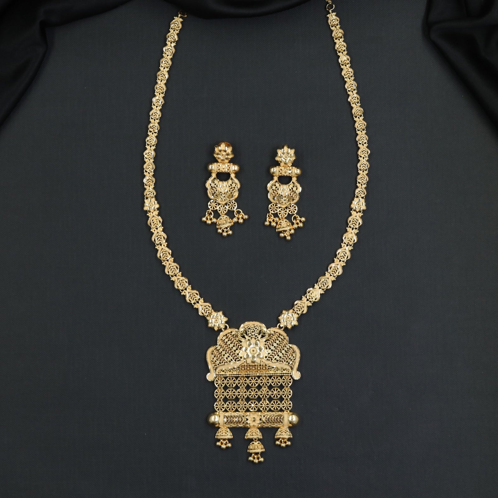 Traditional Linkwork Forming Long Haara with Ornamental Pendant