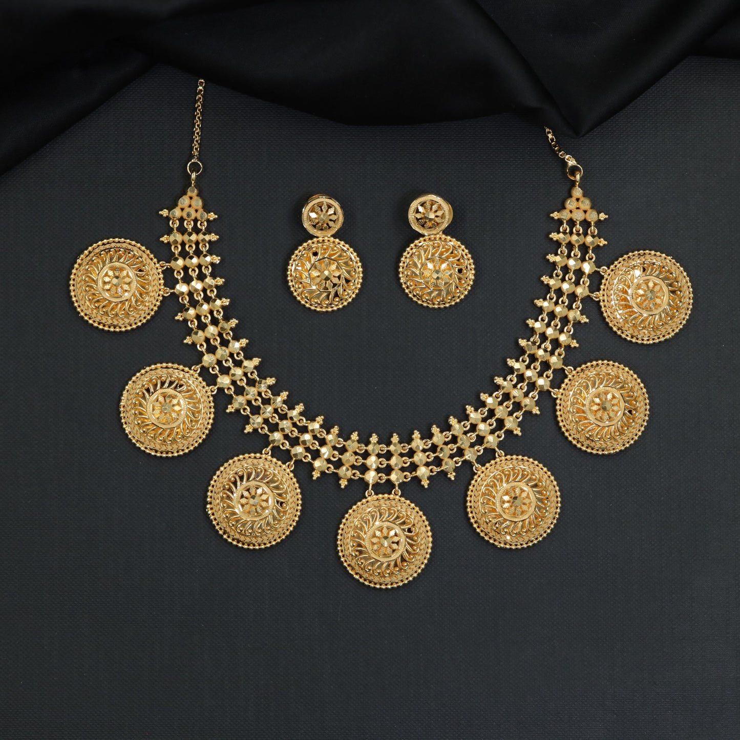 Classic Medallion Forming Necklace with Curved Linkwork