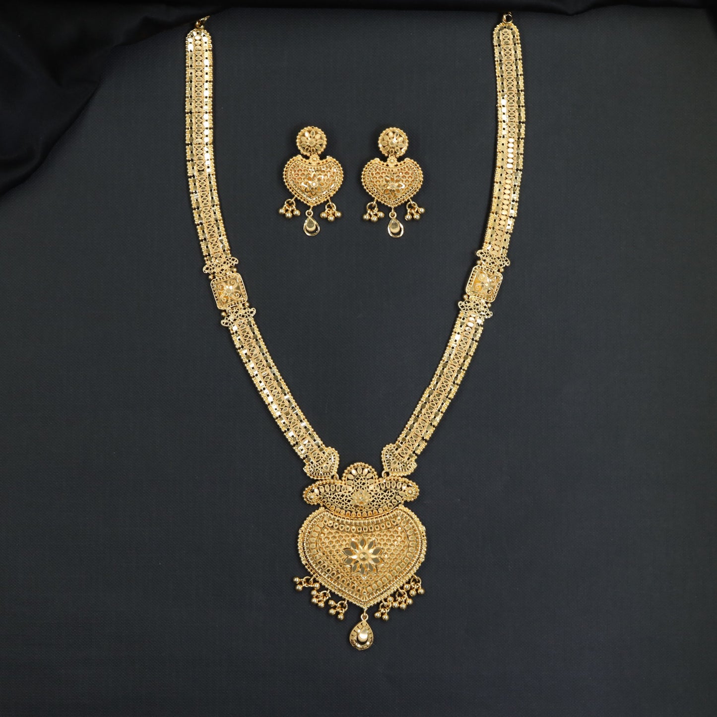 Classic Openwork Forming Long Haara with Floral Centre Detail