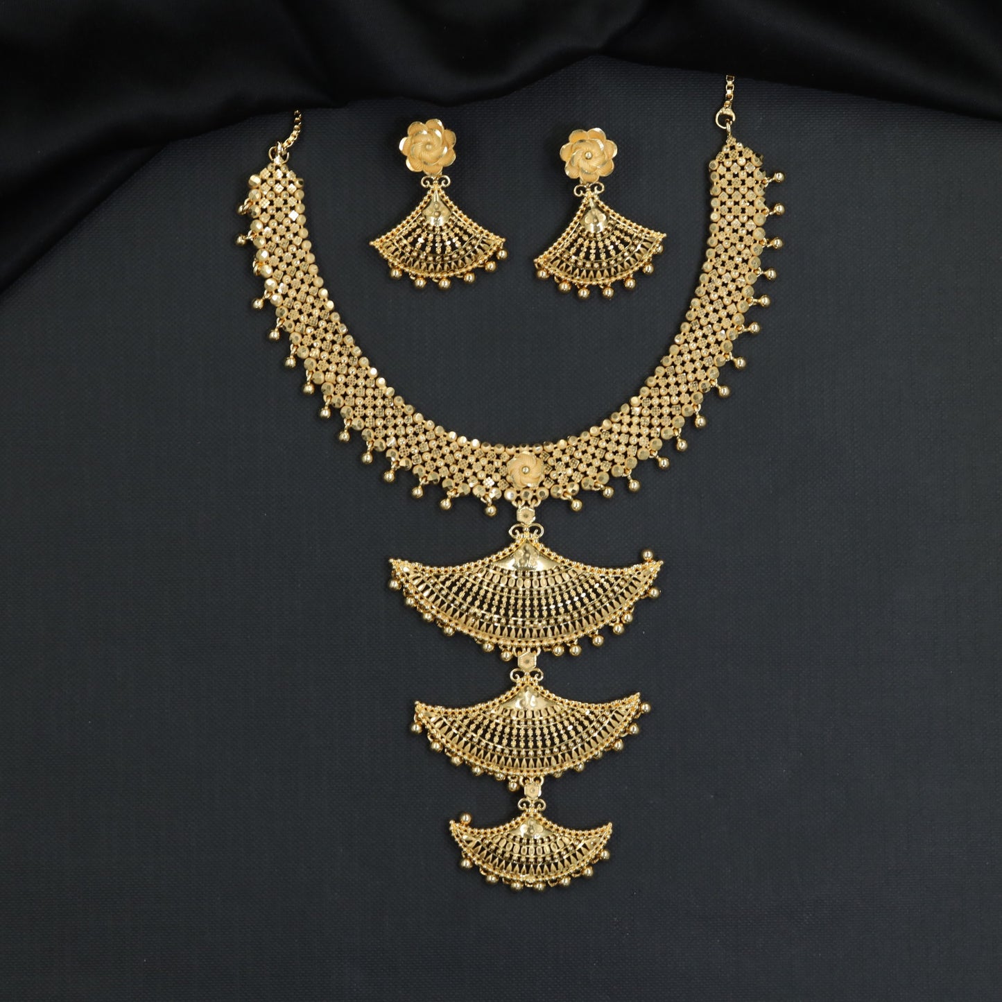 Petal Link Forming Necklace with Three-Tier Pendant Arrangement