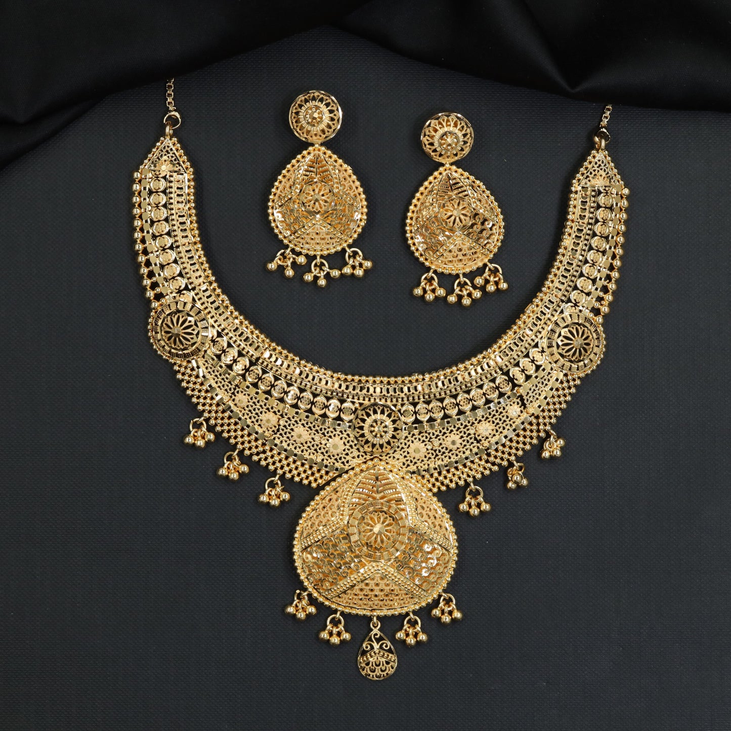 Classic Discwork Forming Necklace with Detailed Teardrop Panels