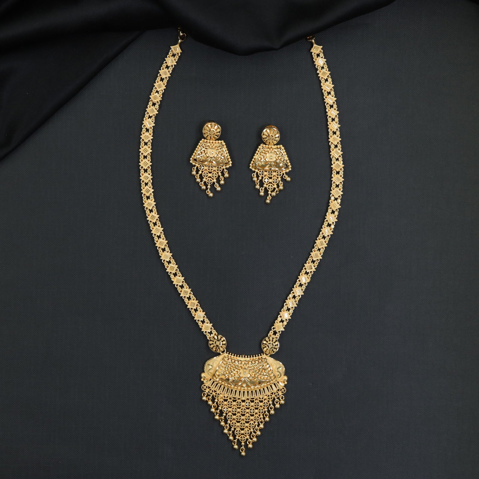 Ornamental Petal Links Framing a Forming Long Haara with Centre Drop