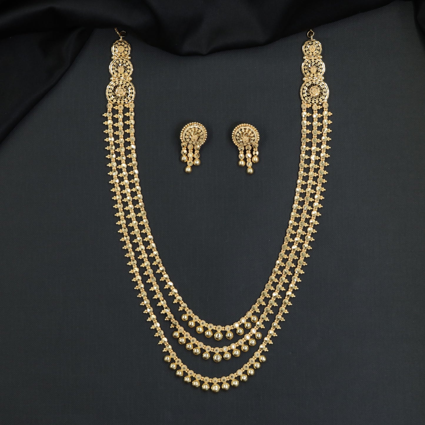 Three-Row Chainwork Forming Long Haara with Medallion Accents