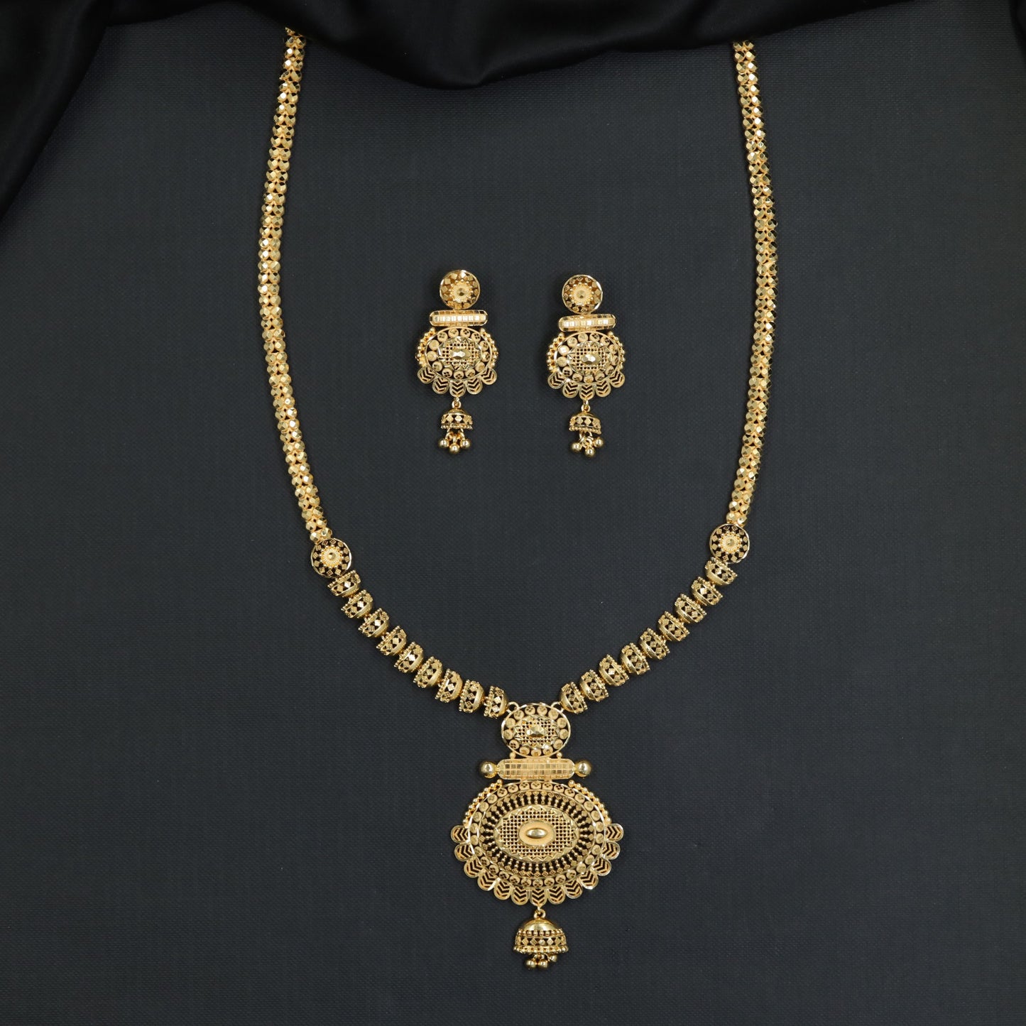 Decorative Link Panels and Circular Pendant Forming Long Haara