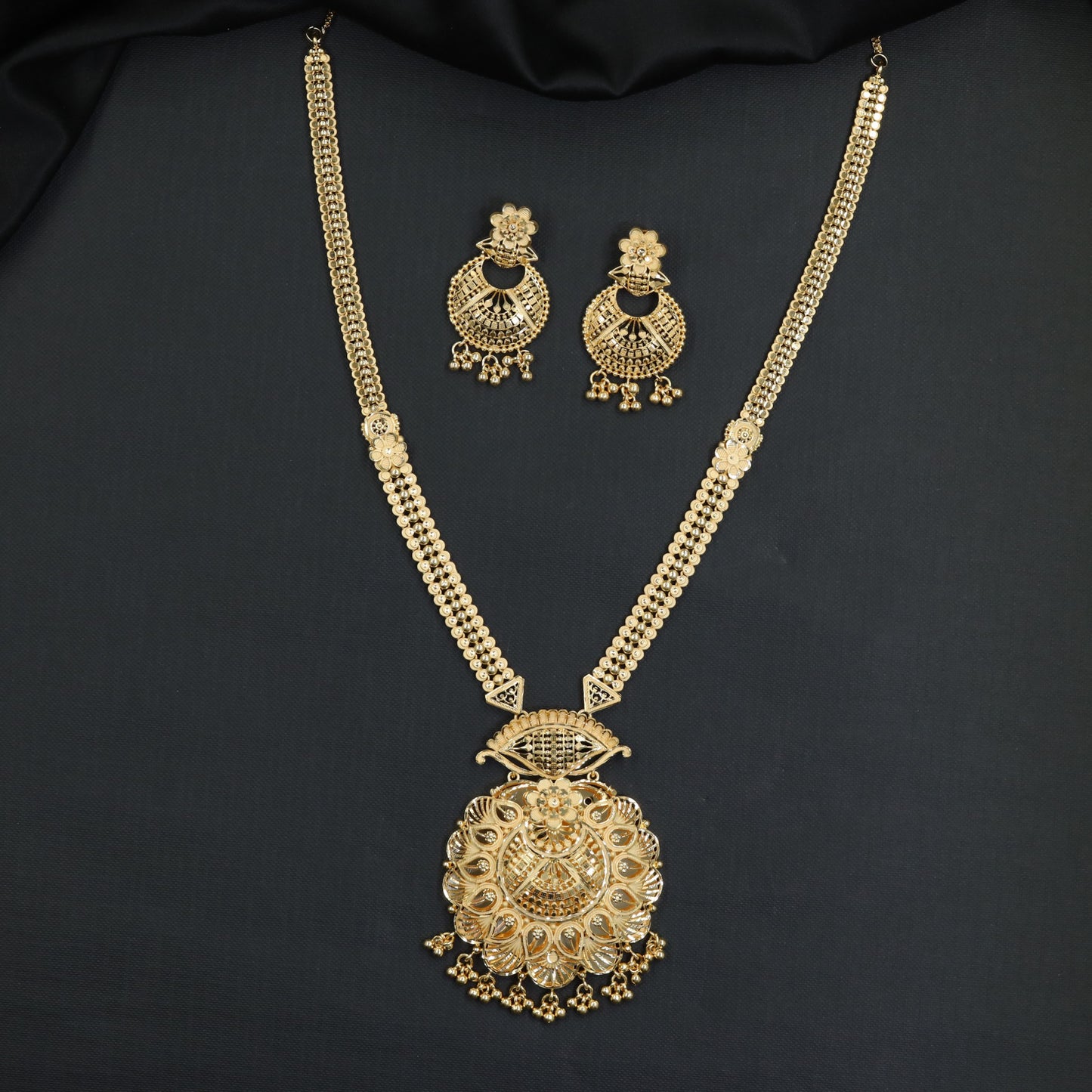 Traditional Petal Link Forming Long Haara with Statement Centre Drop