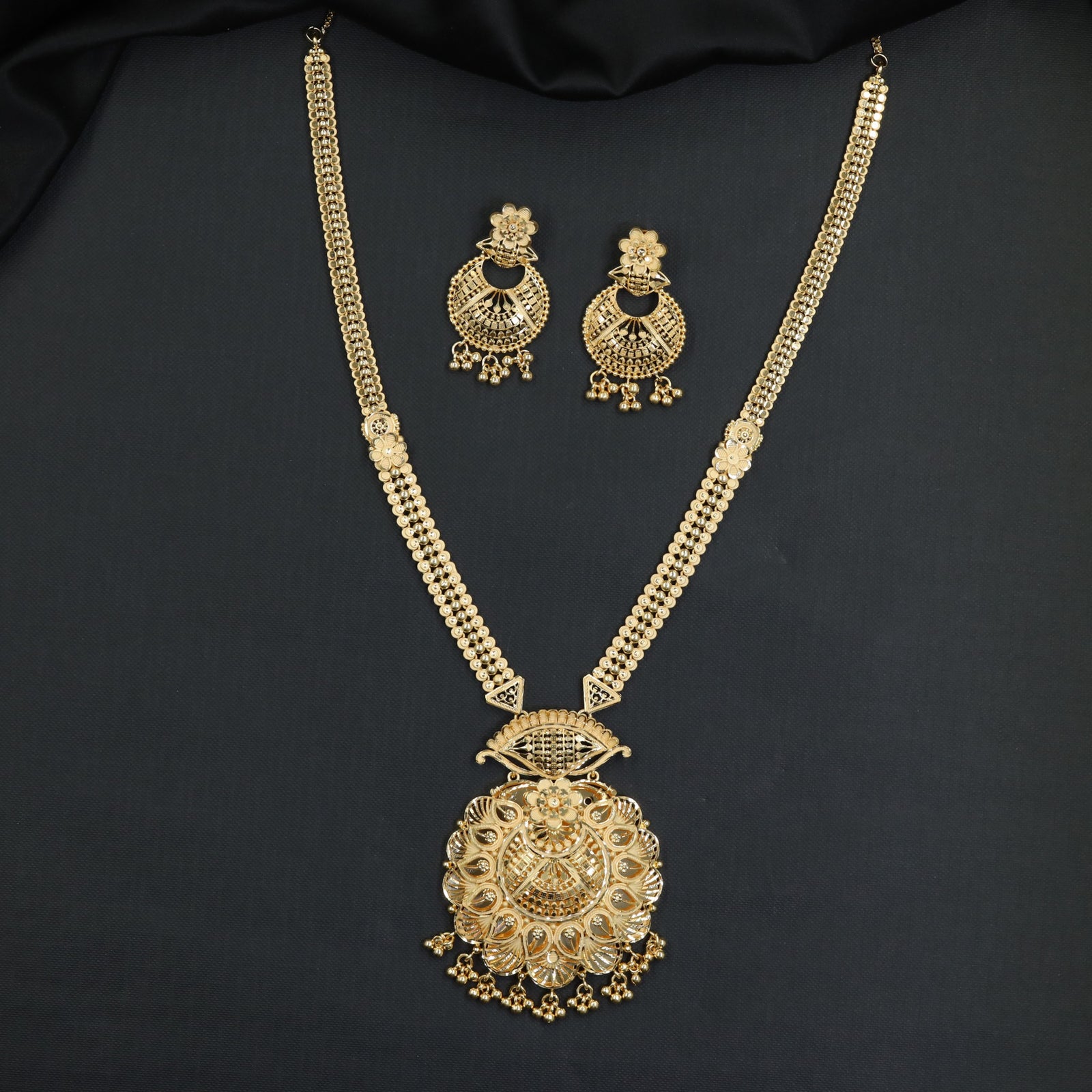Traditional Petal Link Forming Long Haara with Statement Centre Drop