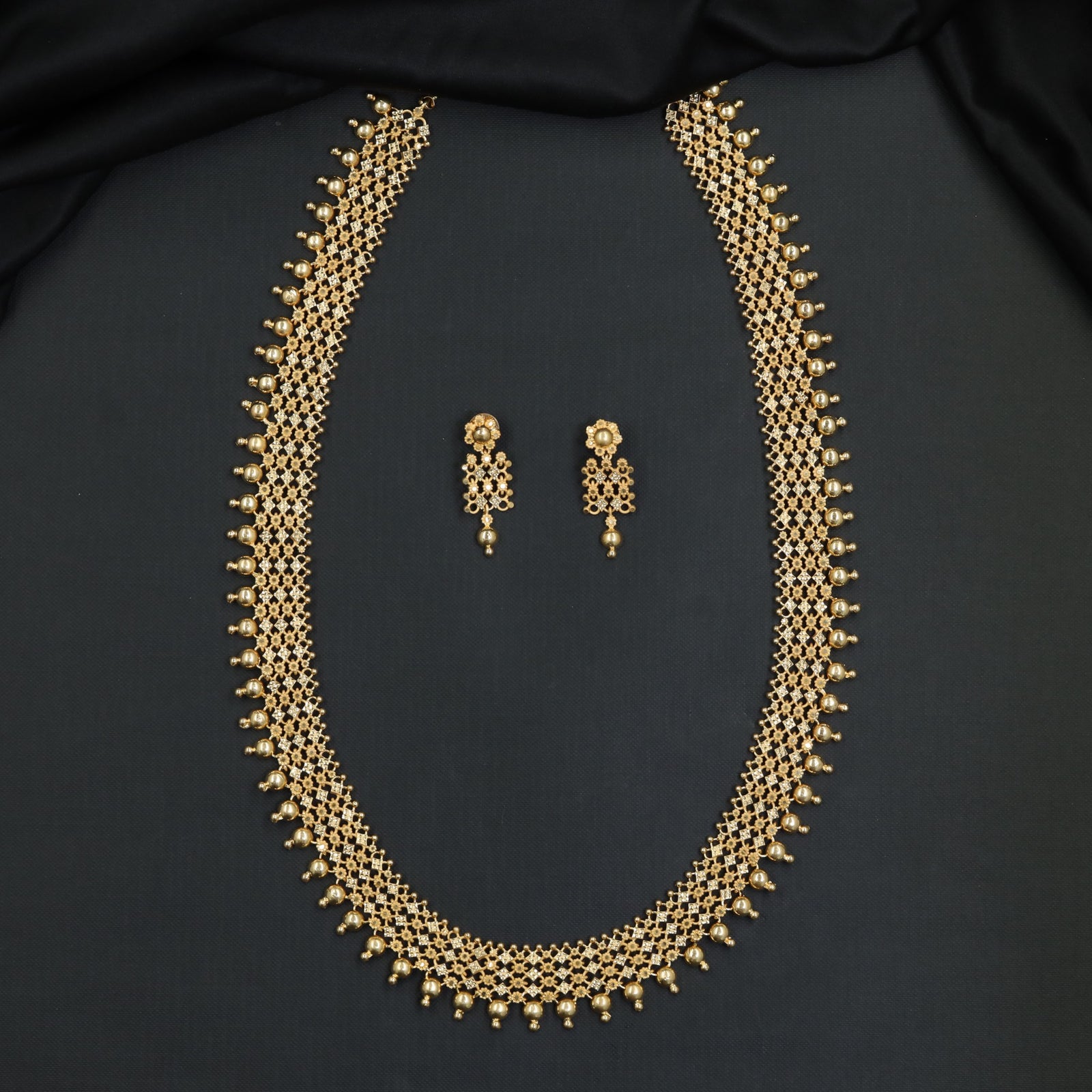 Intricate Lattice Forming Long Haara with Beaded Edging