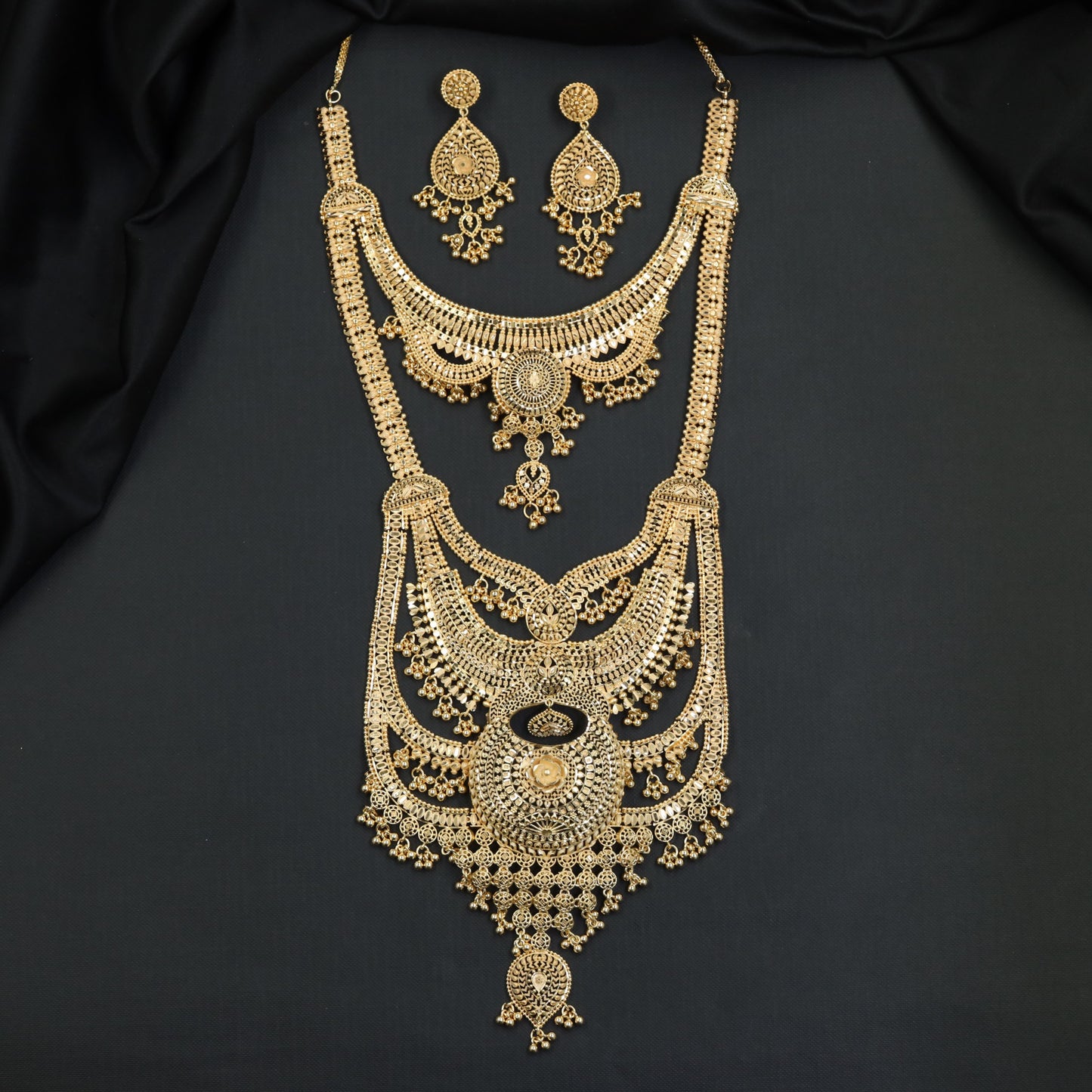 Grand Circular Medallion Forming Long Haara with Pendant Drops